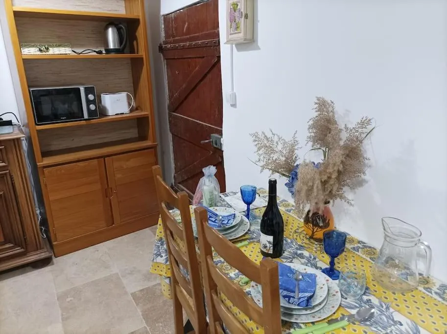 Coffee/tea facilities in L atelier de RAYMOND