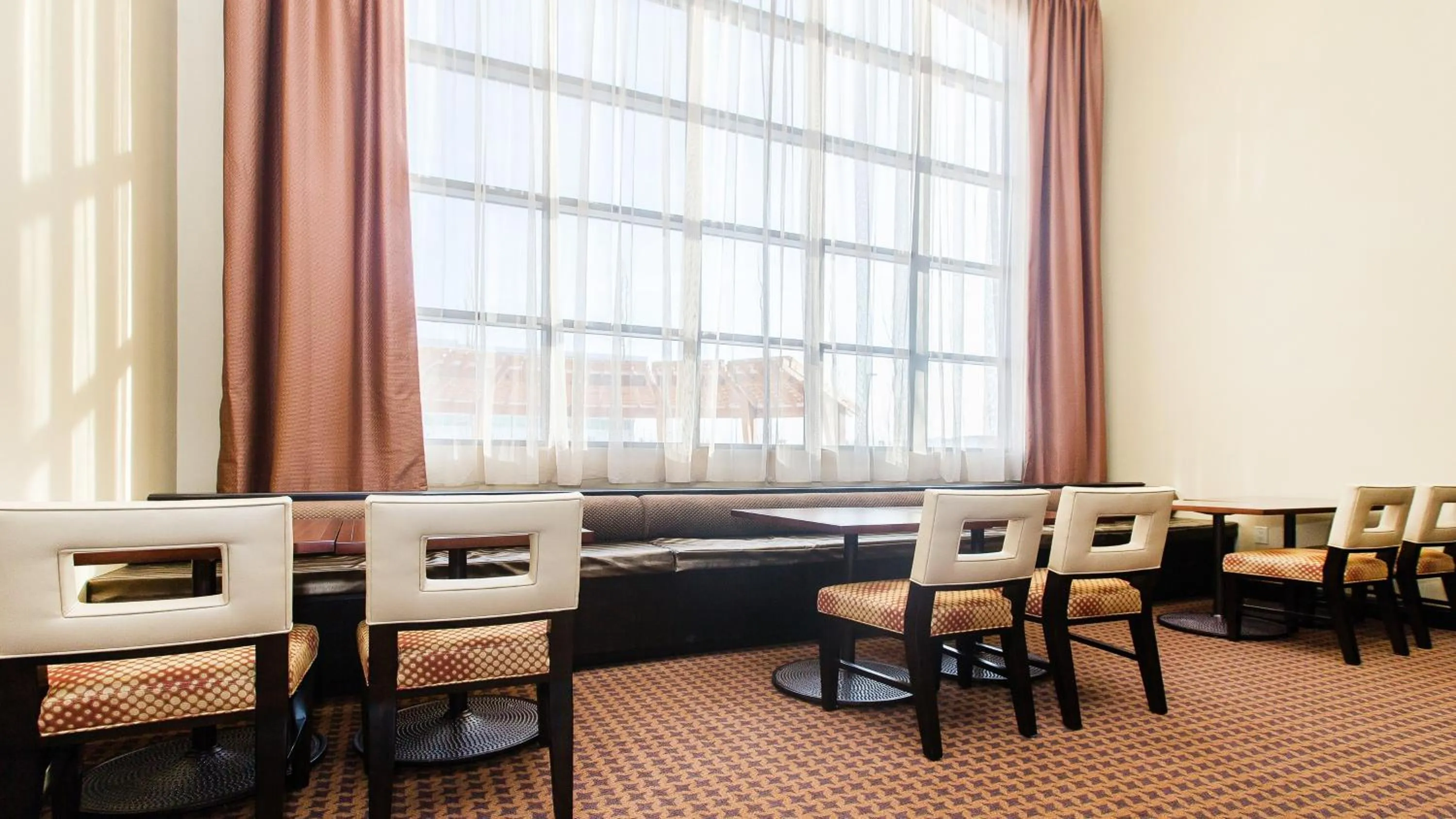 Restaurant/places to eat in Staybridge Suites West Edmonton by IHG