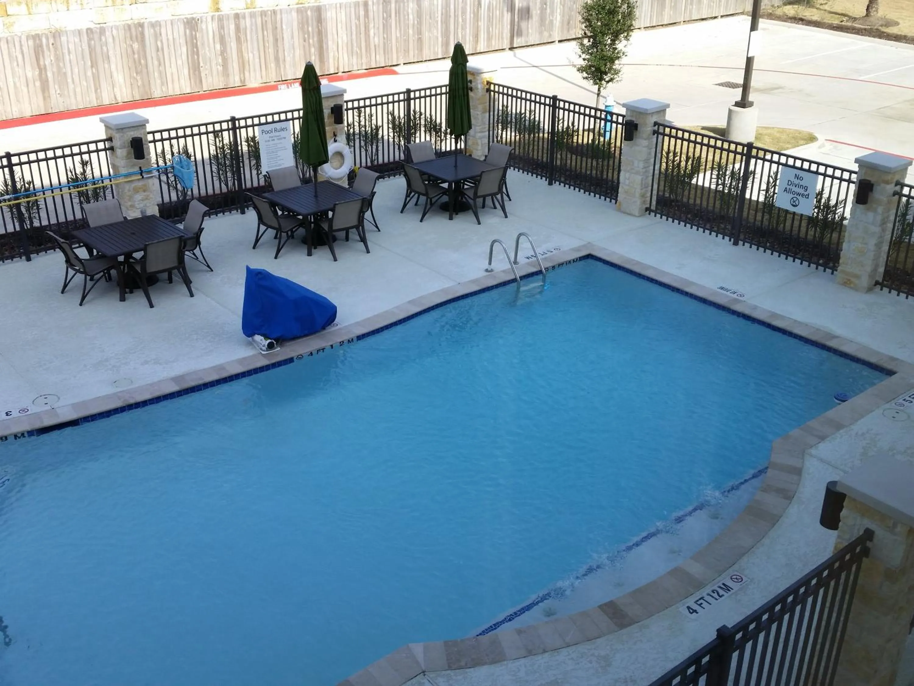 Swimming pool in Holiday Inn Express and Suites Atascocita - Humble - Kingwood by IHG