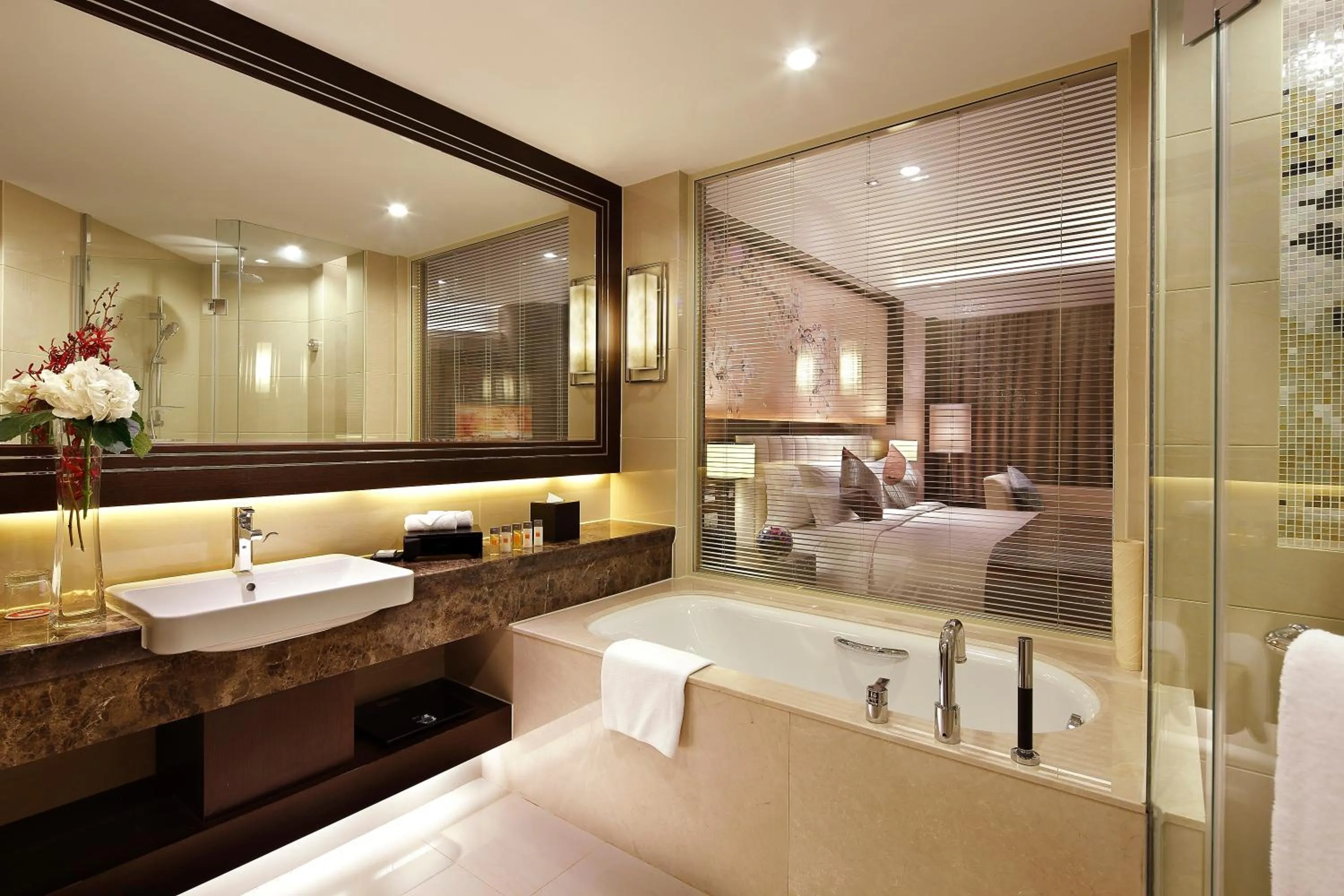 Bathroom in Crowne Plaza Shaoxing, an IHG Hotel