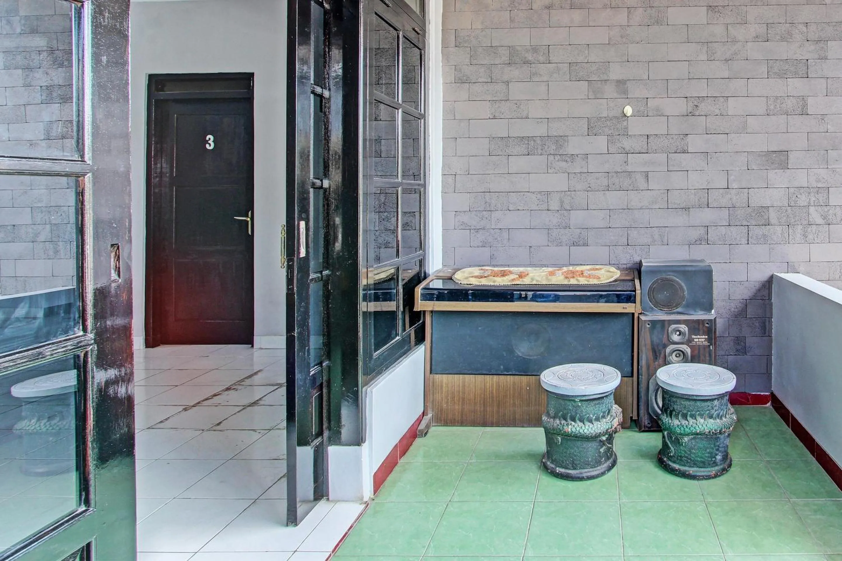 Lobby or reception in OYO Life 92575 Zazi Homestay