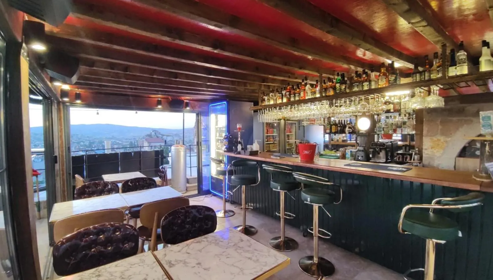 Lounge or bar in Elegance Cave Suites & Restaurant