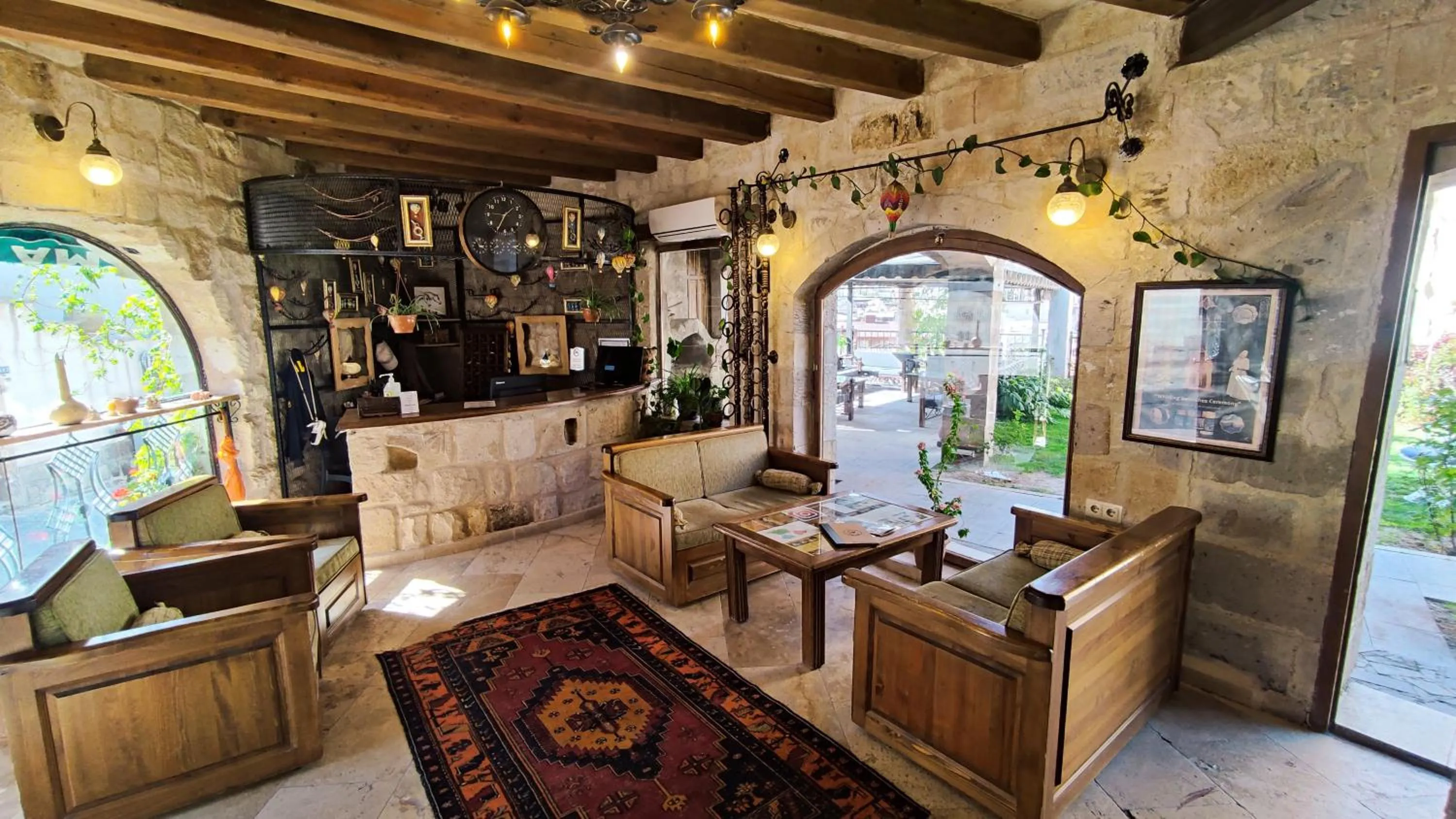 Lobby or reception in Elegance Cave Suites & Restaurant