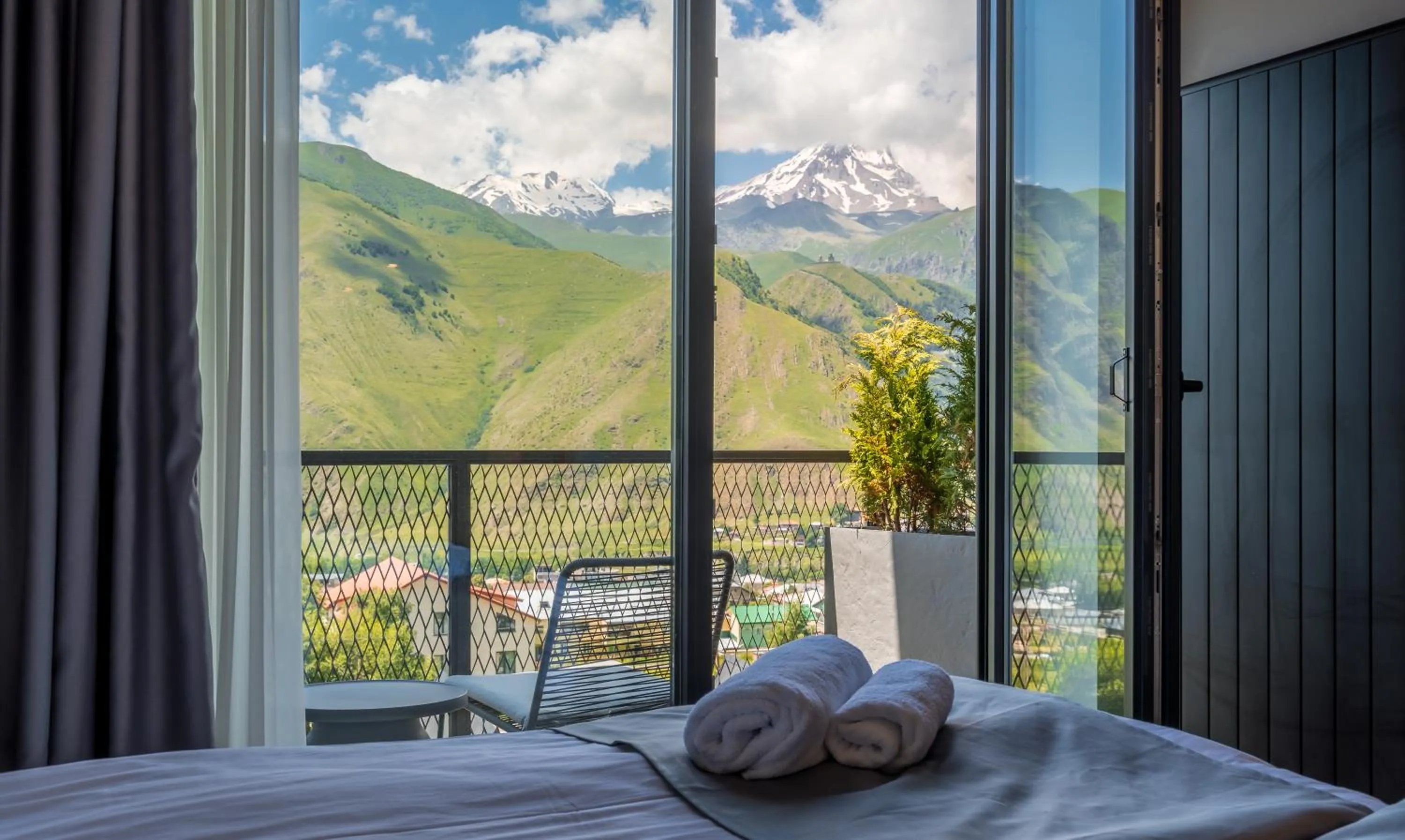 Balcony/Terrace, Bed in Step Inn - Kazbegi