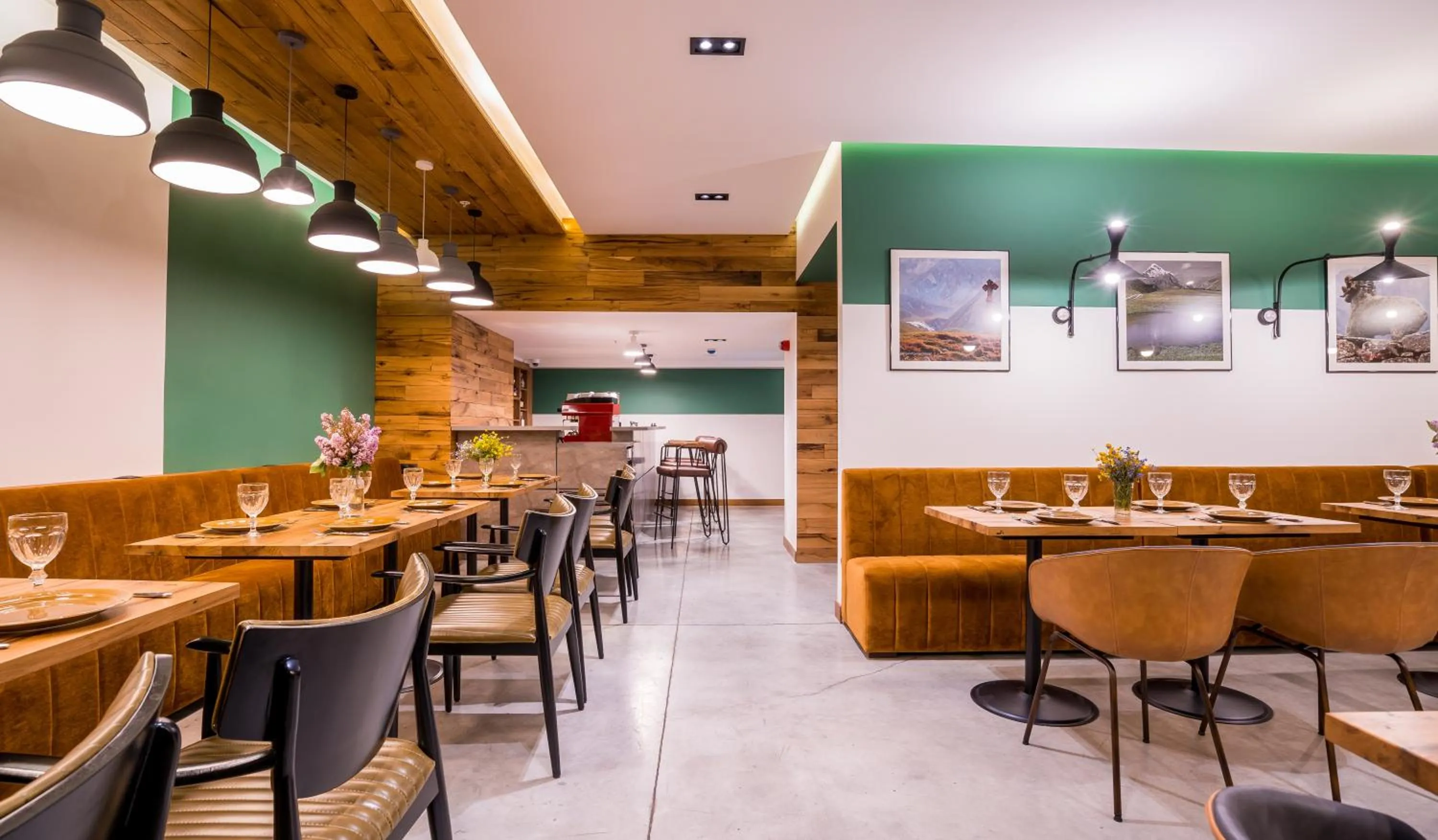 Restaurant/places to eat in Step Inn - Kazbegi