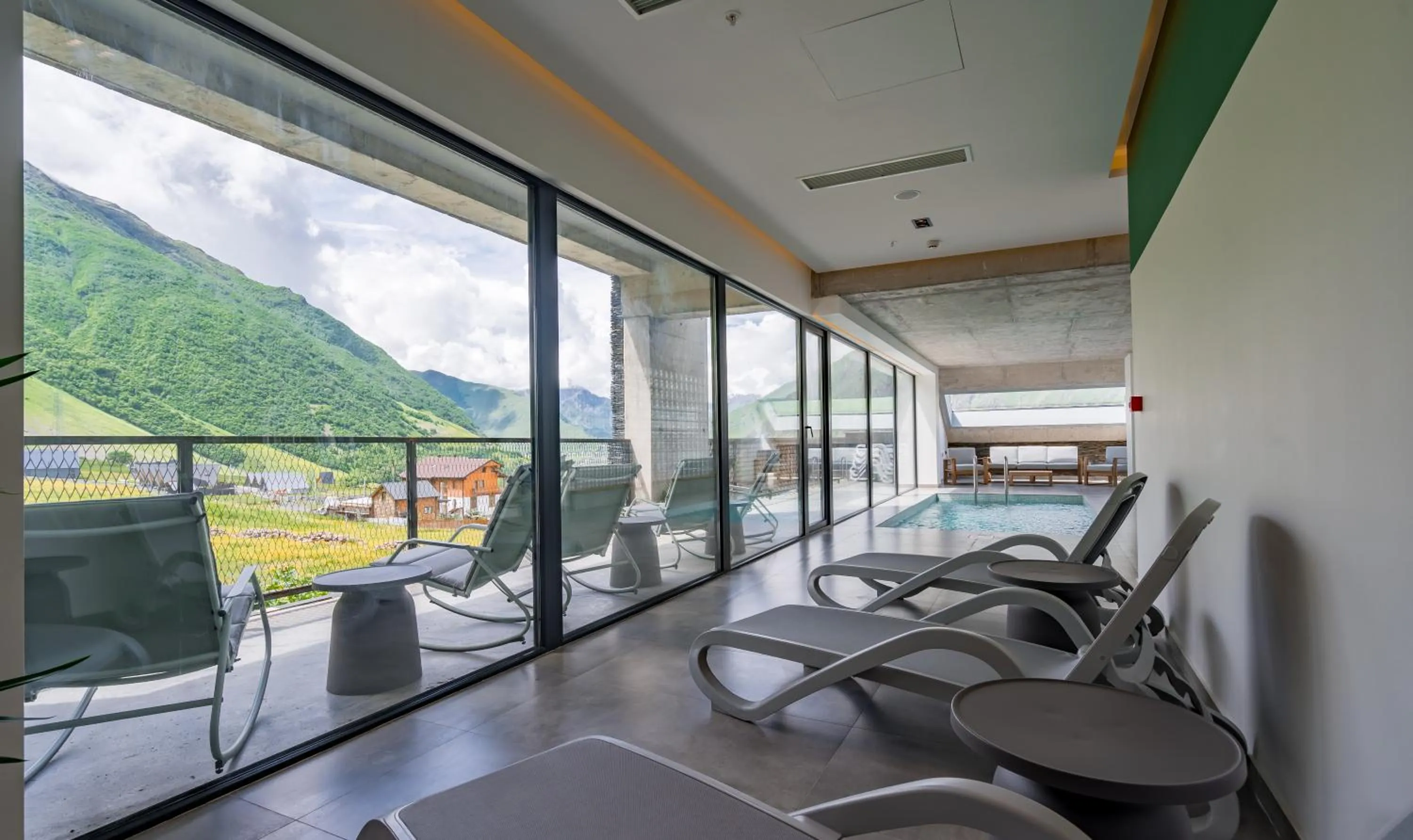 Swimming pool in Step Inn - Kazbegi