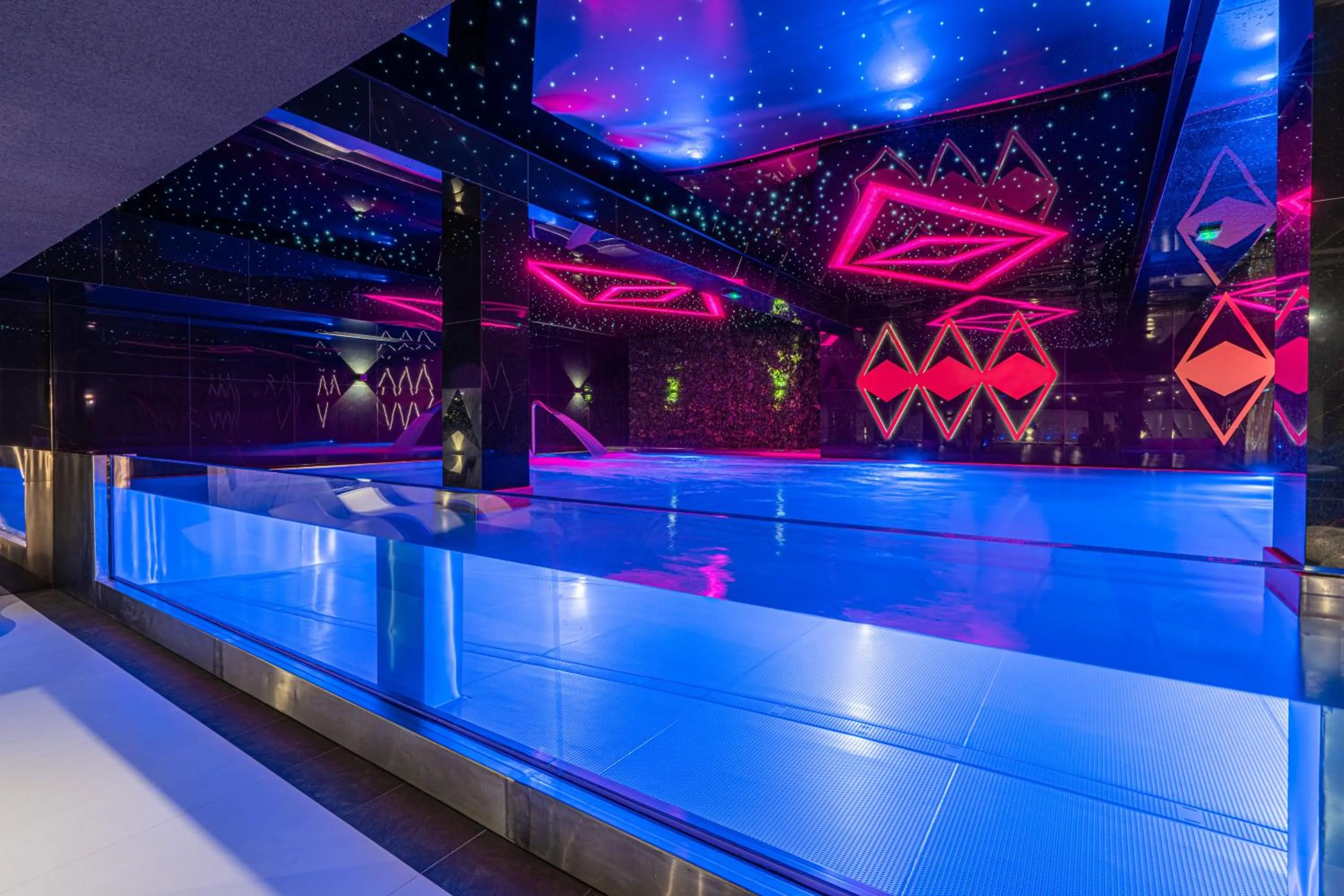 Pool view in Aparthotel Diamond SPA Aqua