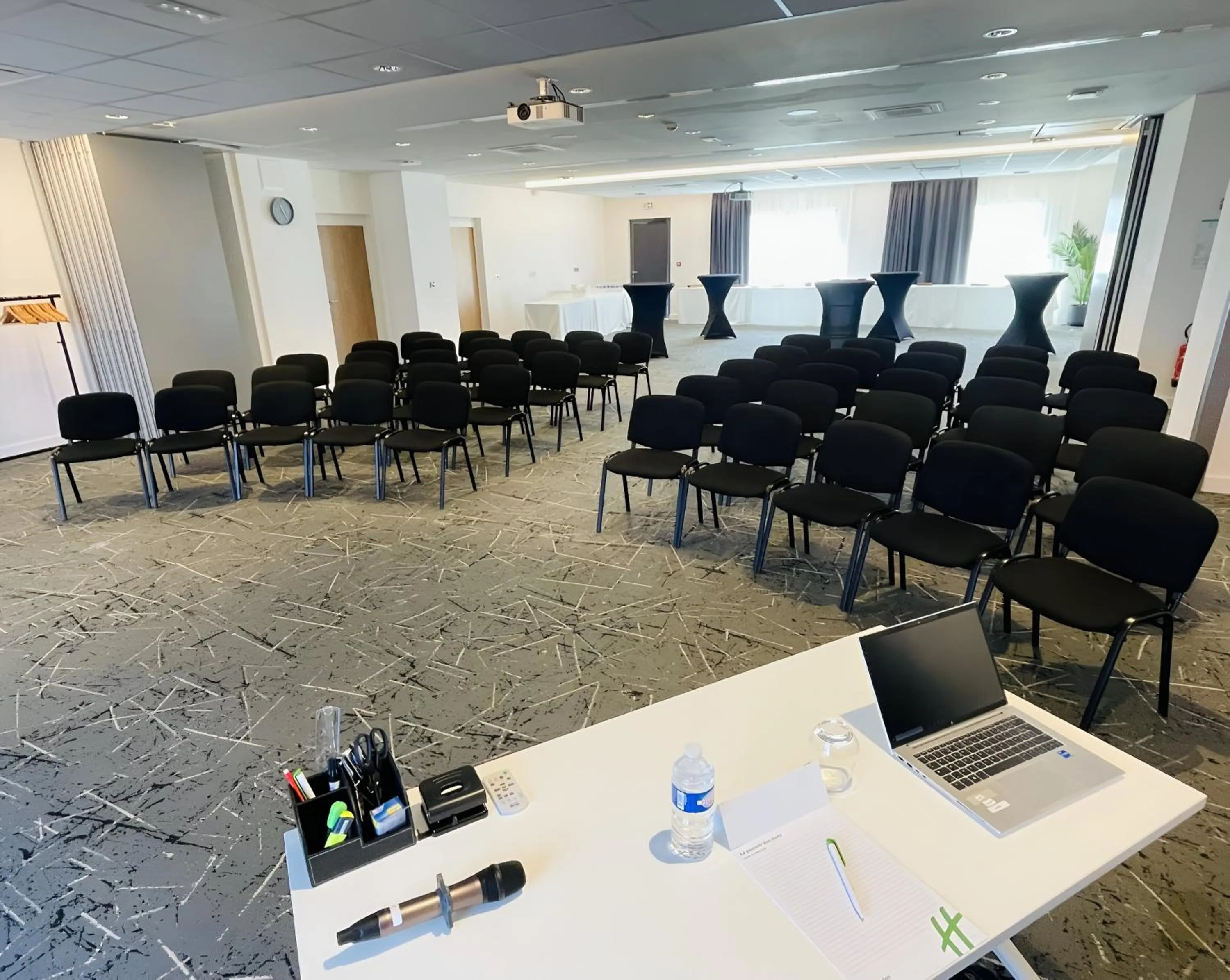 Meeting/conference room in Holiday Inn Dijon Sud - Longvic by IHG
