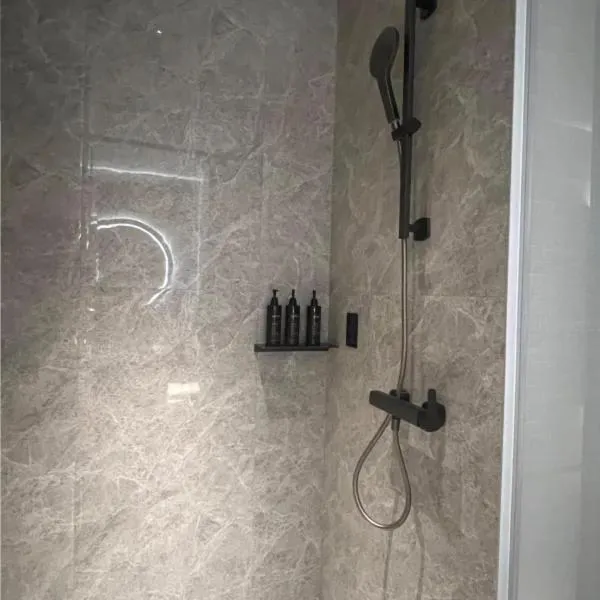 Shower in UrCove by HYATT Futian CBD