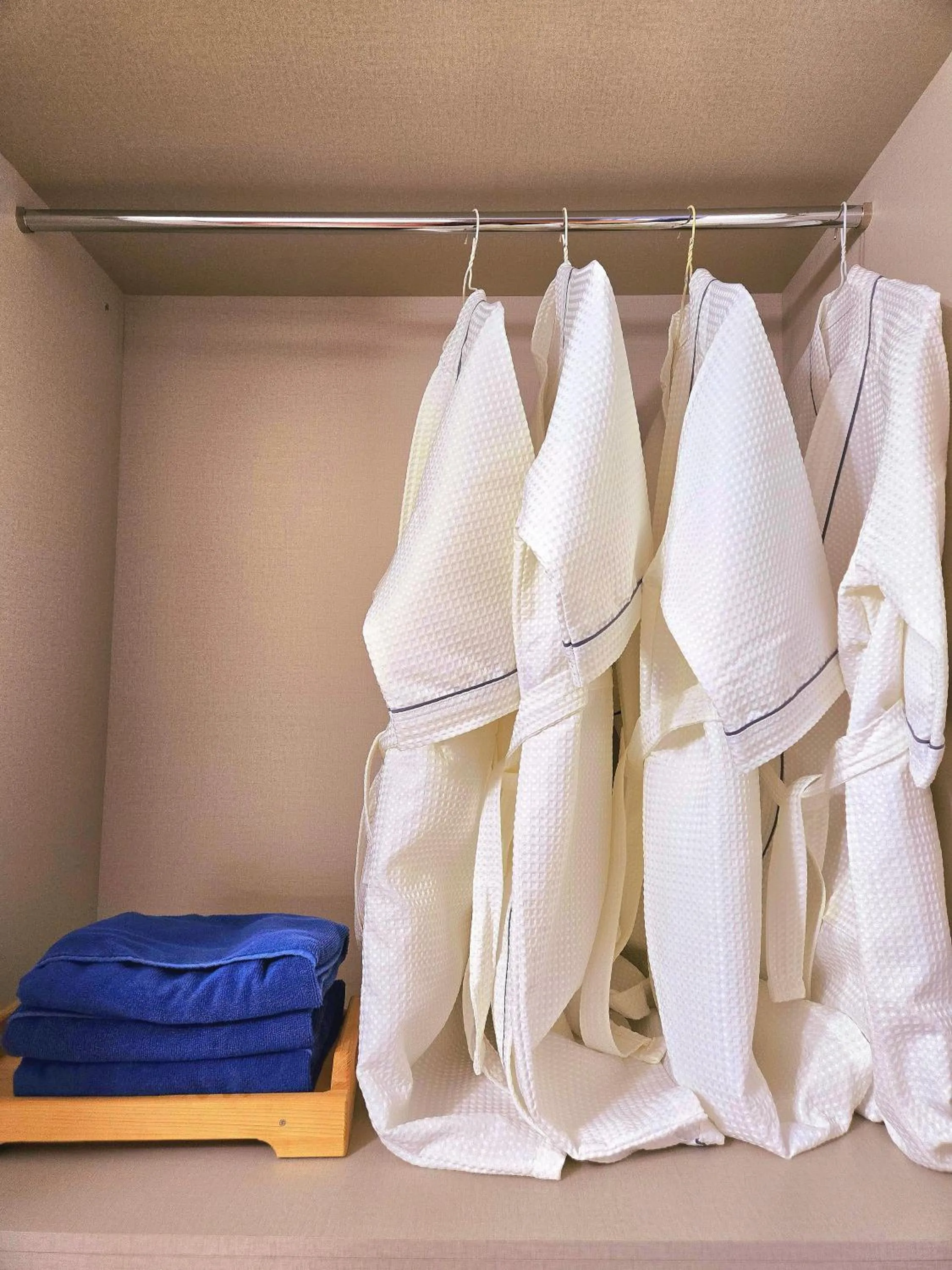 wardrobe in Sodamhyang Pension