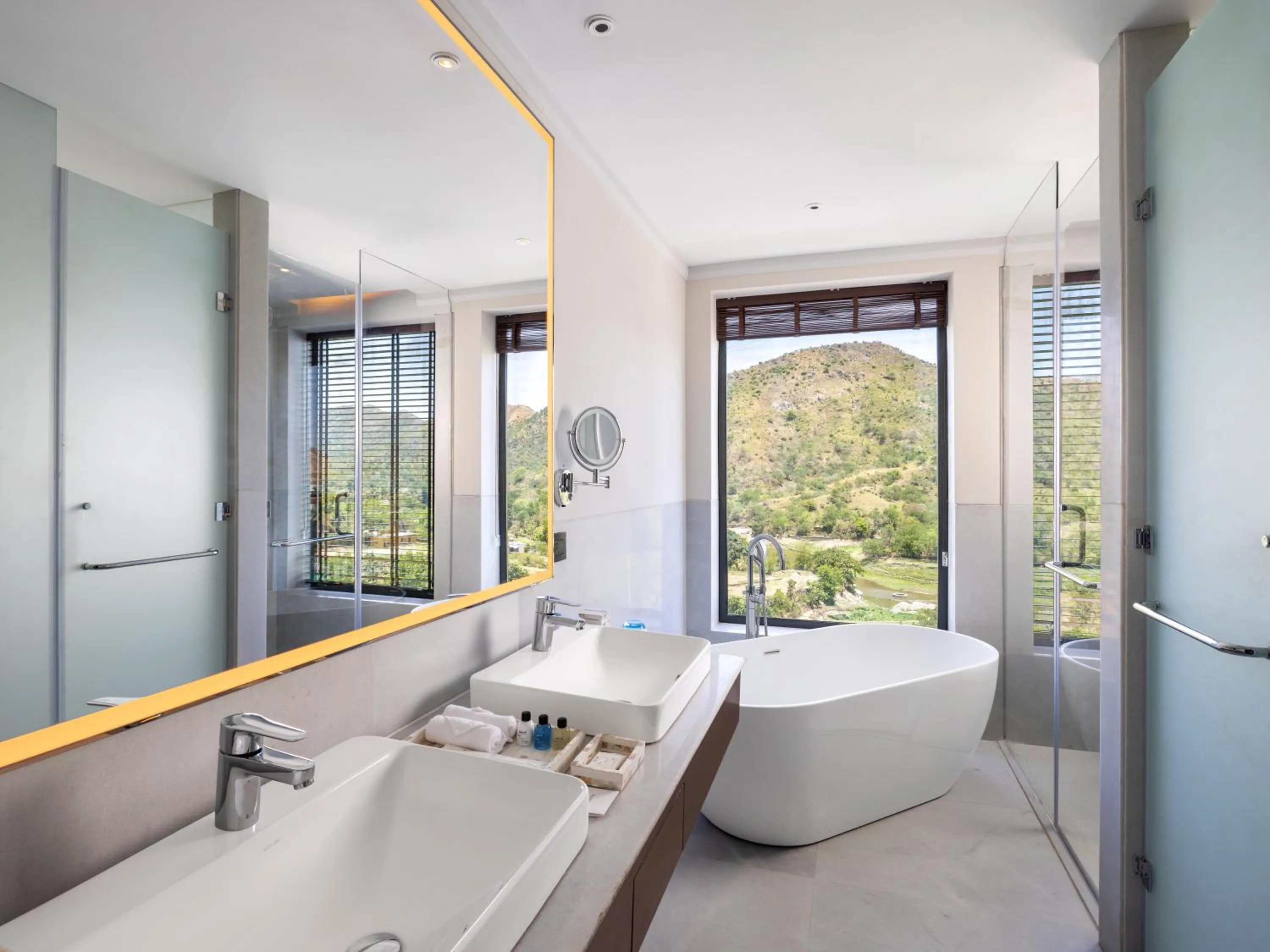 Shower in Radisson Blu Resort Kumbhalgarh