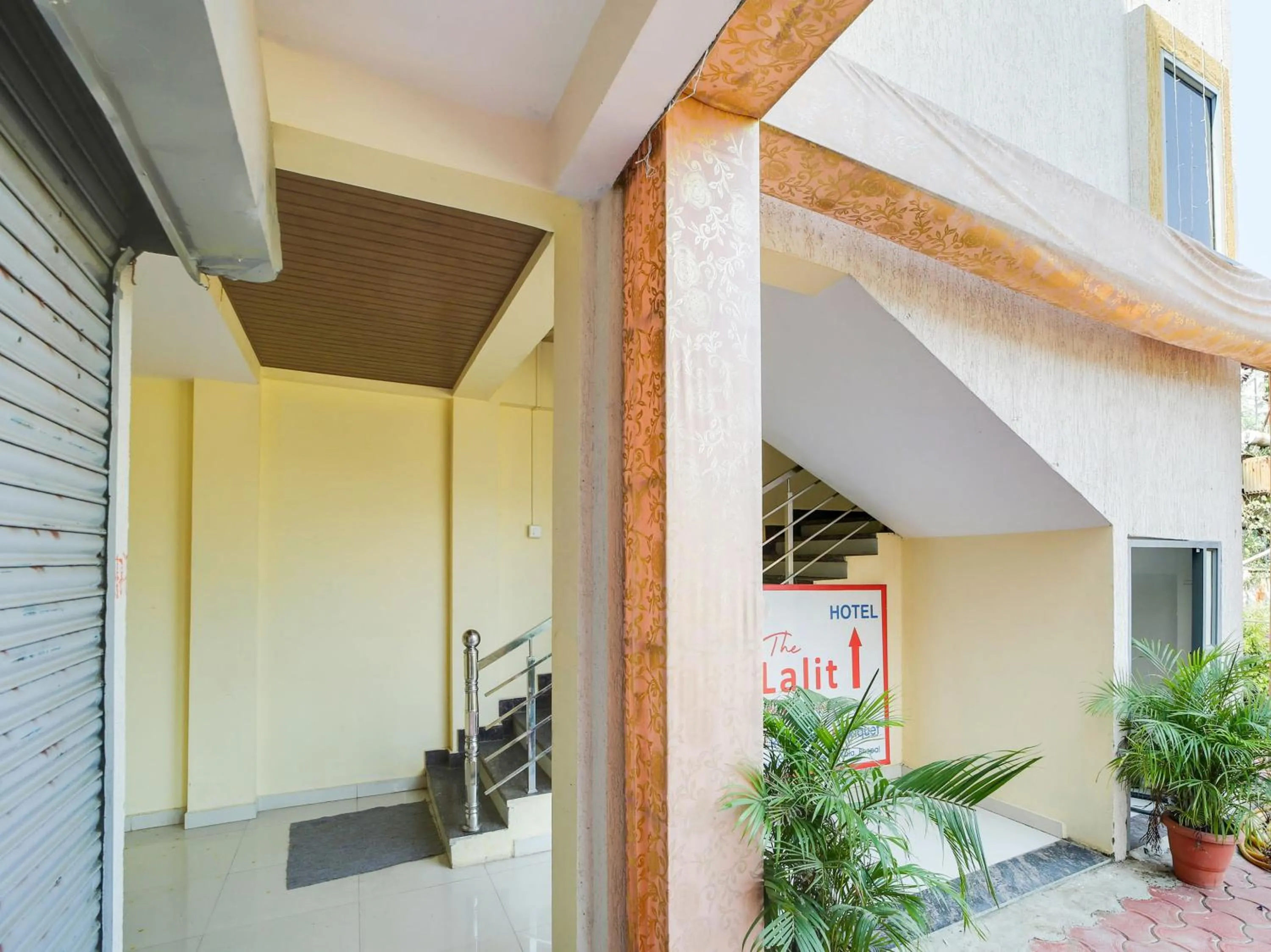 Facade/entrance in Super Hotel O Lalit And Marriage Garden