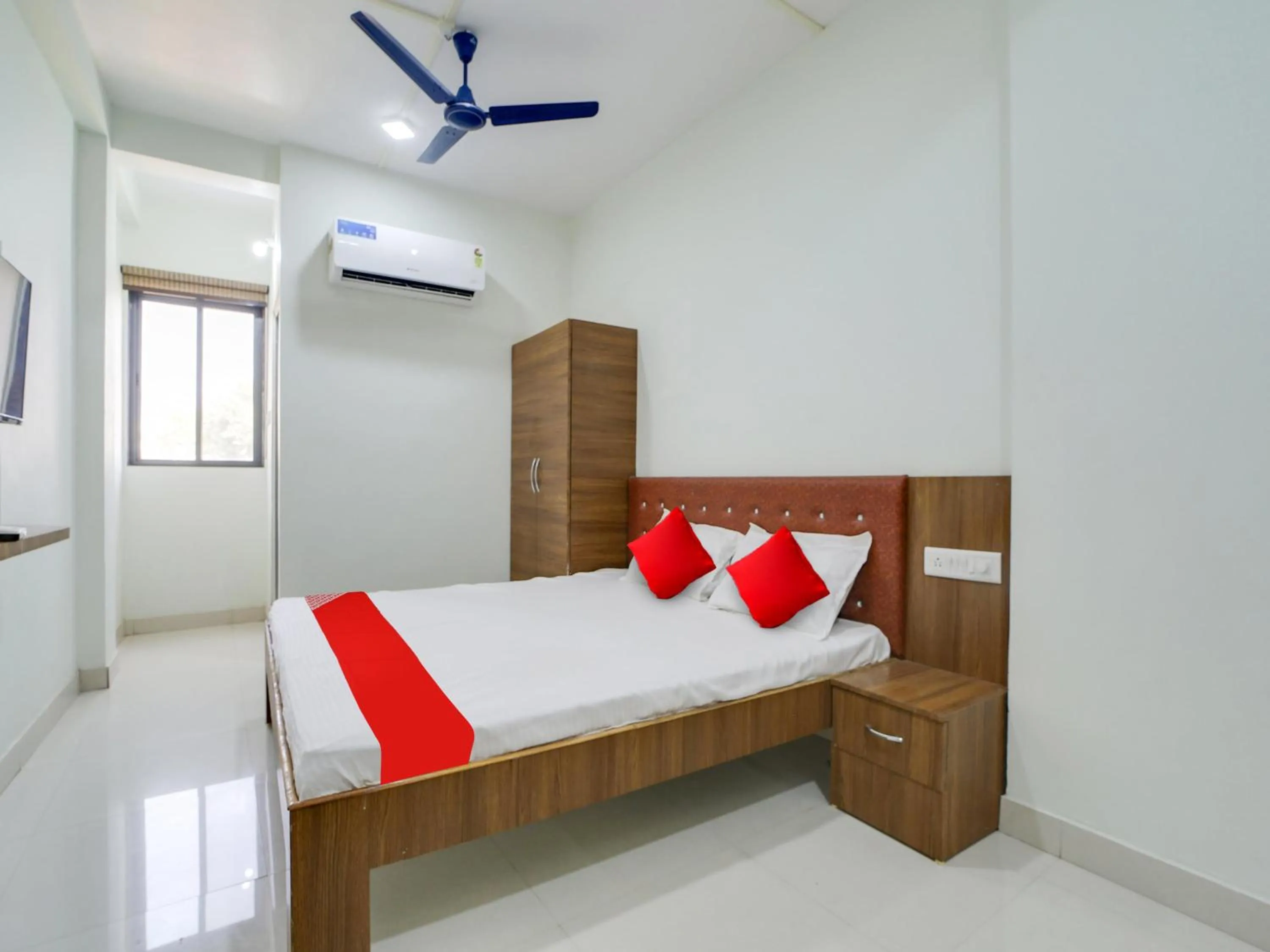 Bedroom in Super Hotel O Lalit And Marriage Garden