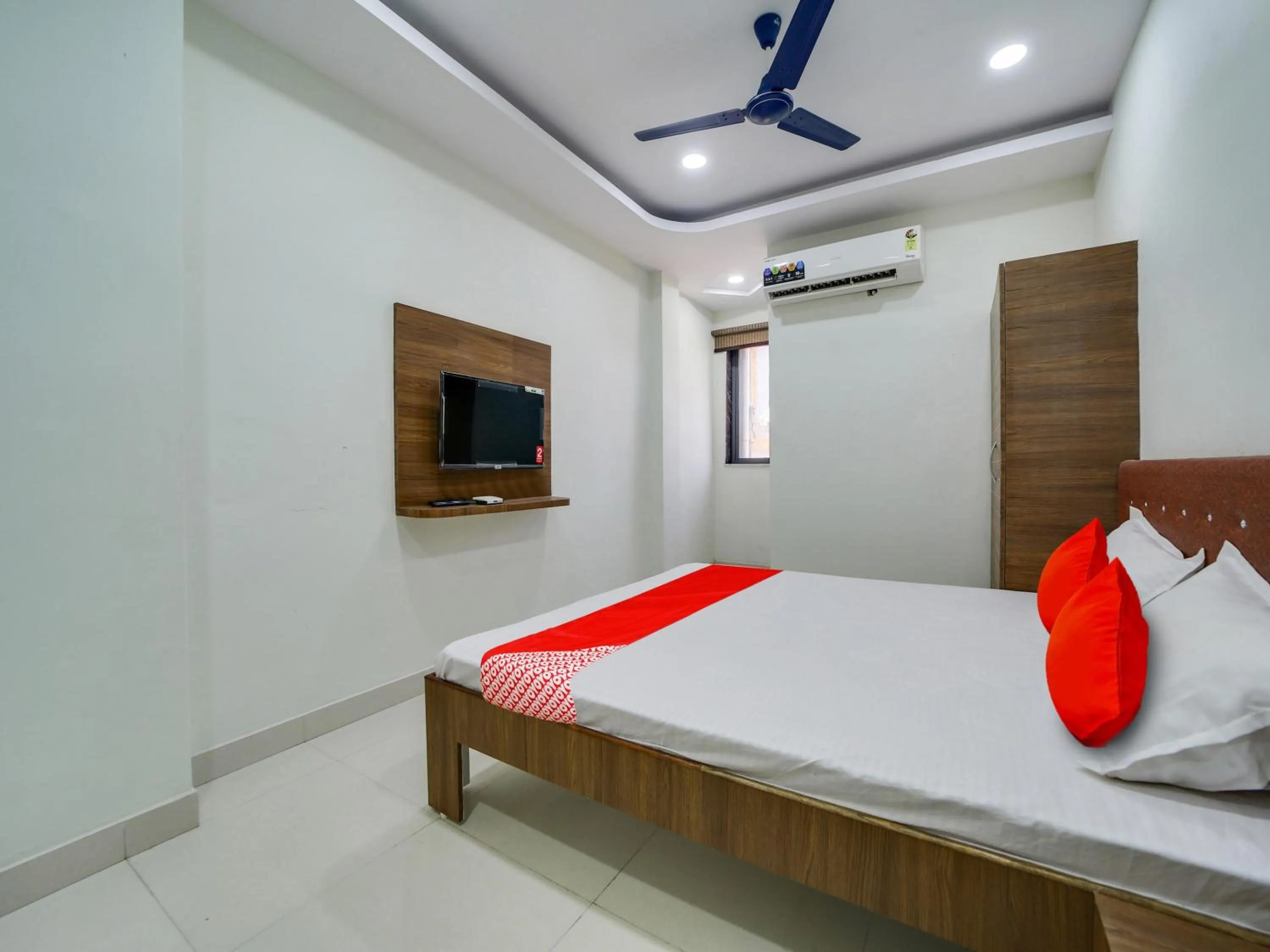 Bedroom in Super Hotel O Lalit And Marriage Garden