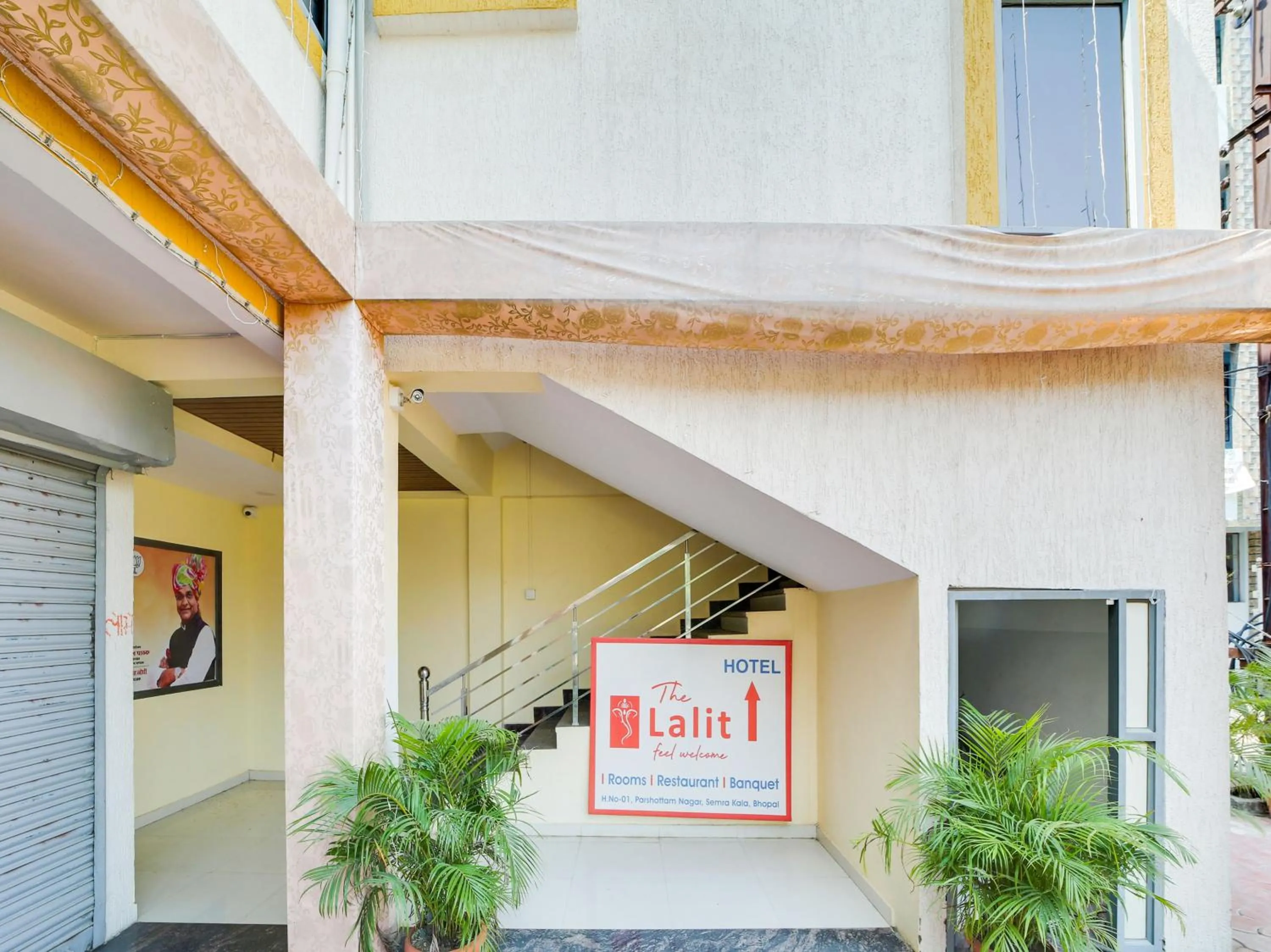 Facade/entrance in Super Hotel O Lalit And Marriage Garden