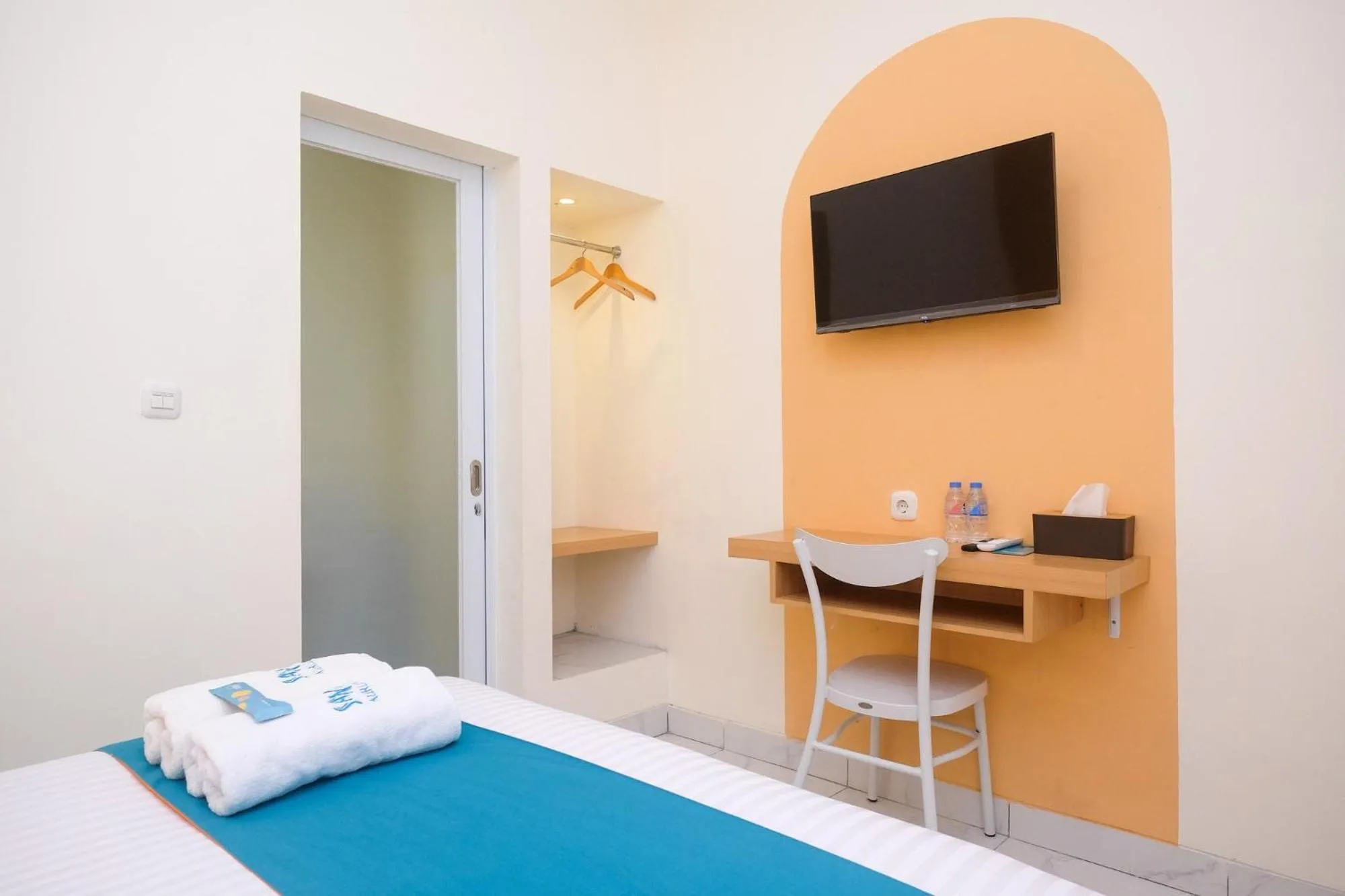 Bed in Sans Hotel Aurum Majapahit Semarang