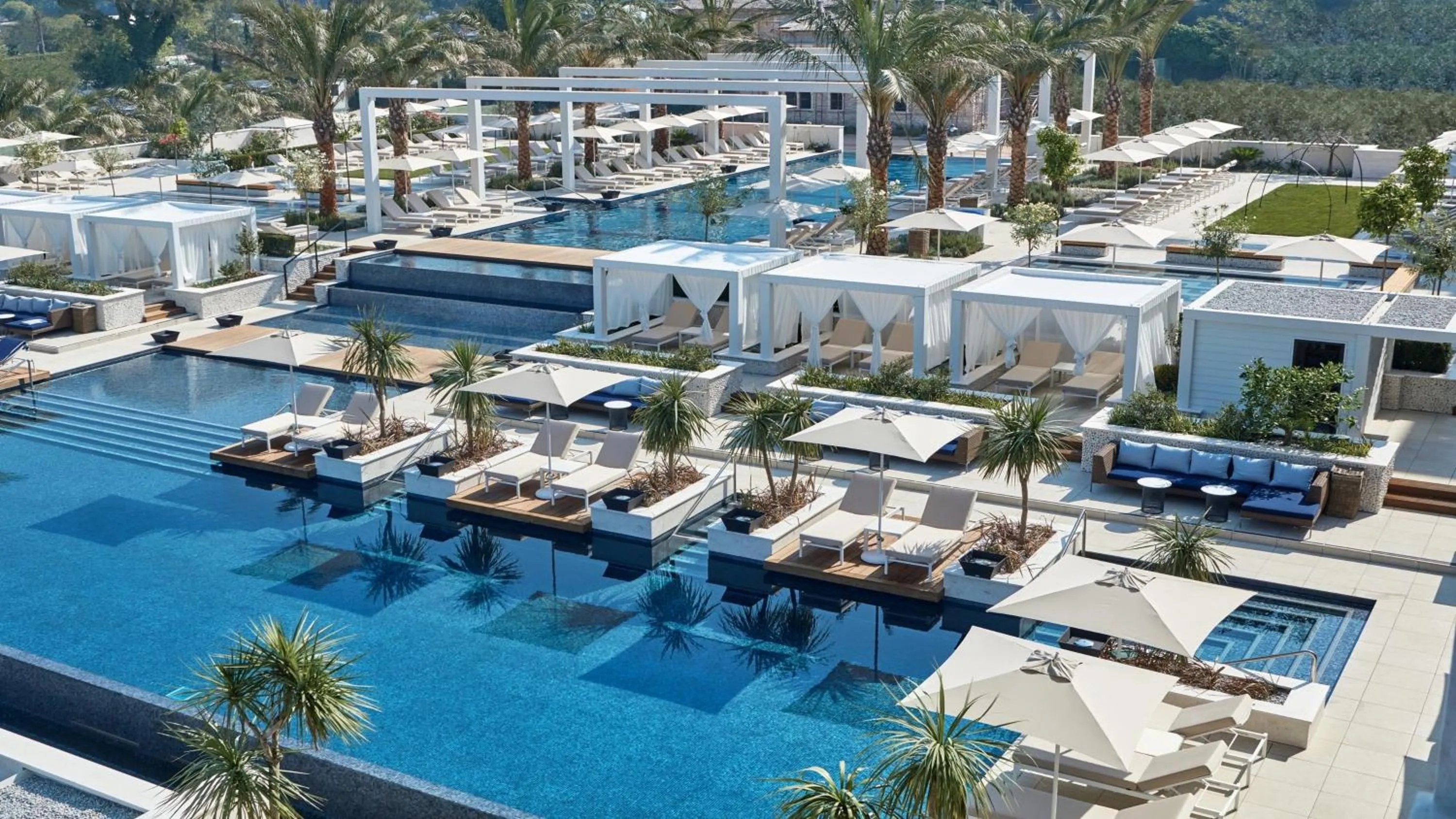 Swimming pool in Regent Porto Montenegro