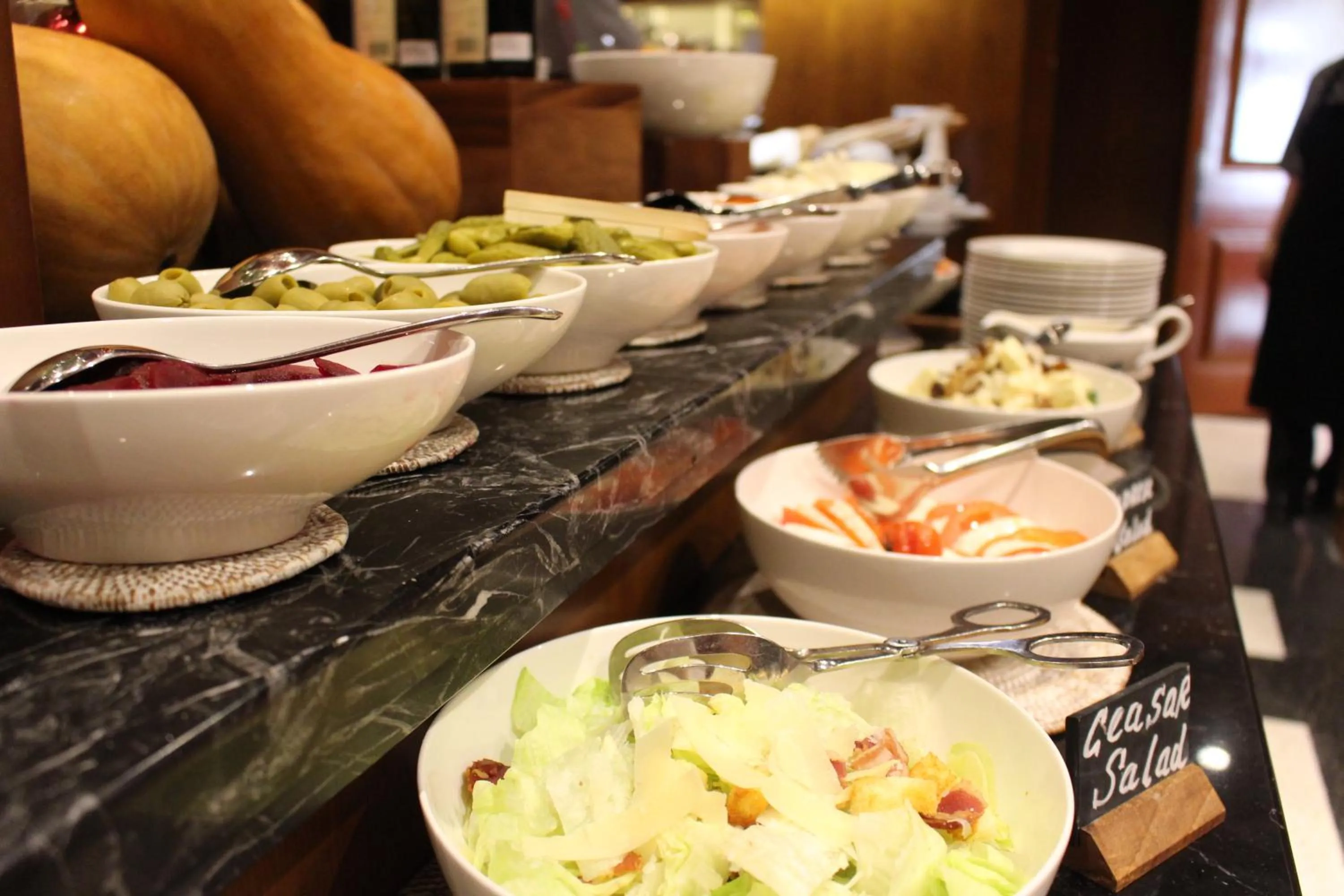 Restaurant/places to eat in Regent Porto Montenegro