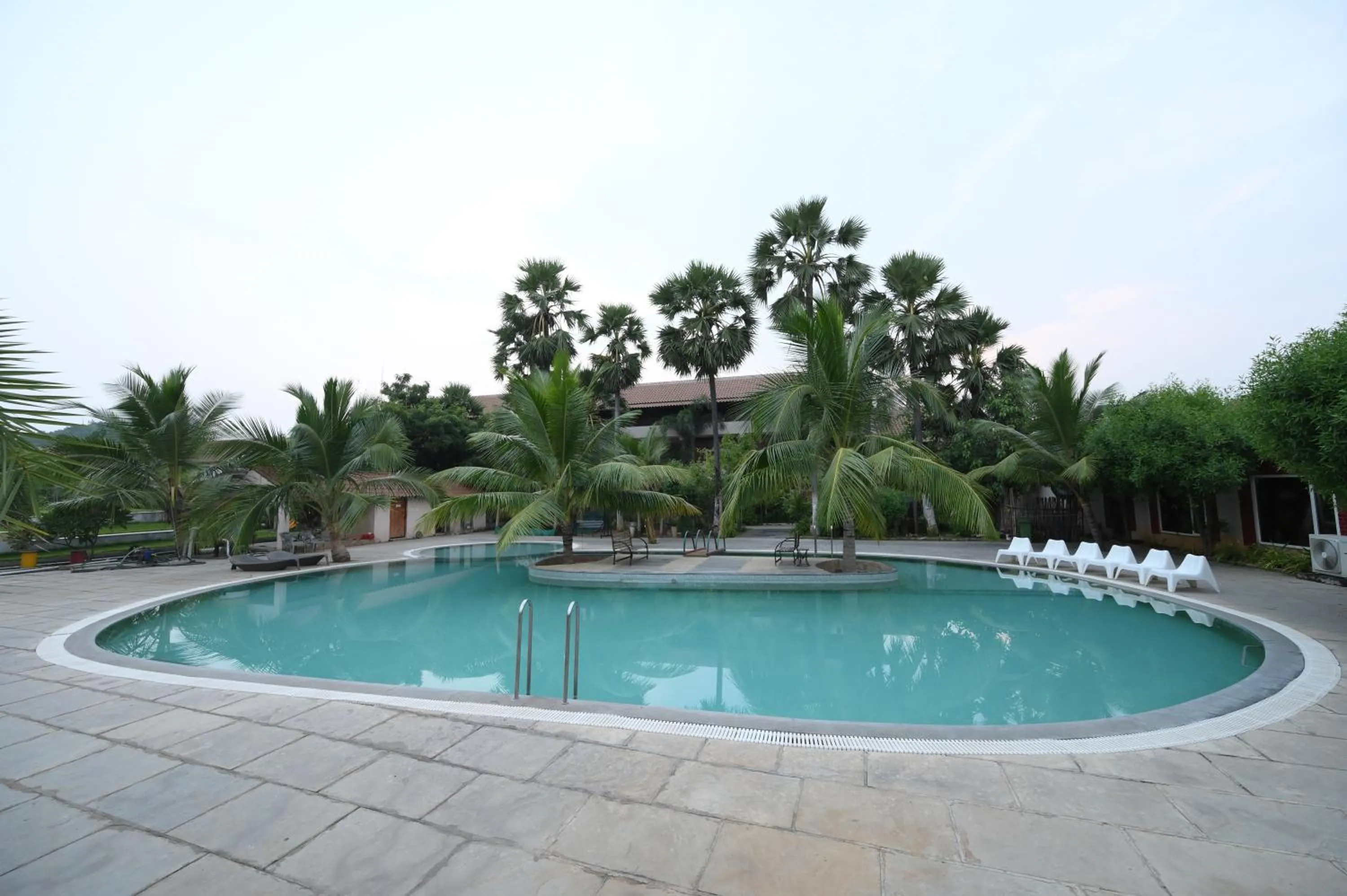 Swimming pool in Spree One Resort And Convention Annavaram