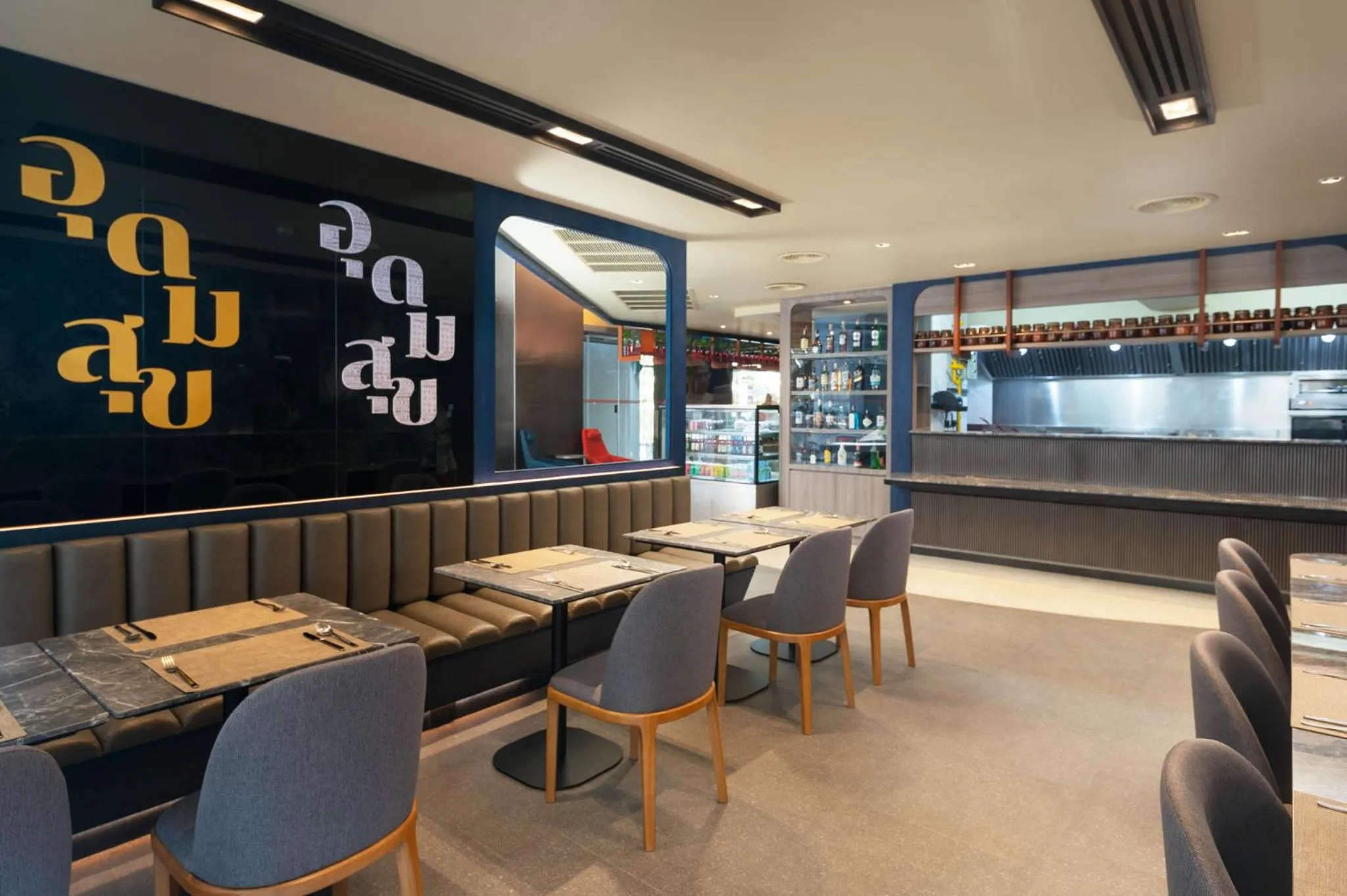 Restaurant/places to eat in Lumen Bangkok Udomsuk Station