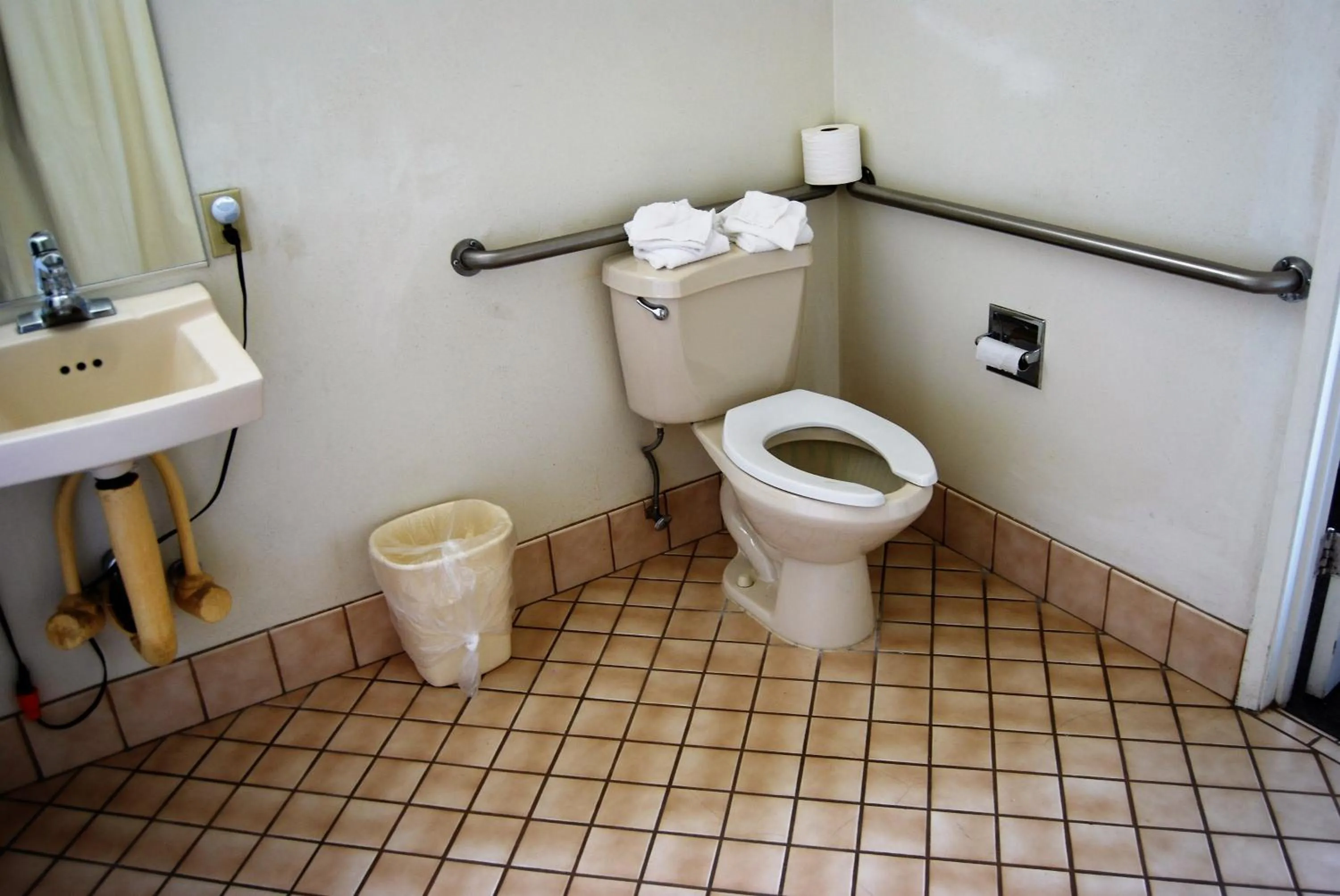 Bathroom in Redwood Motel