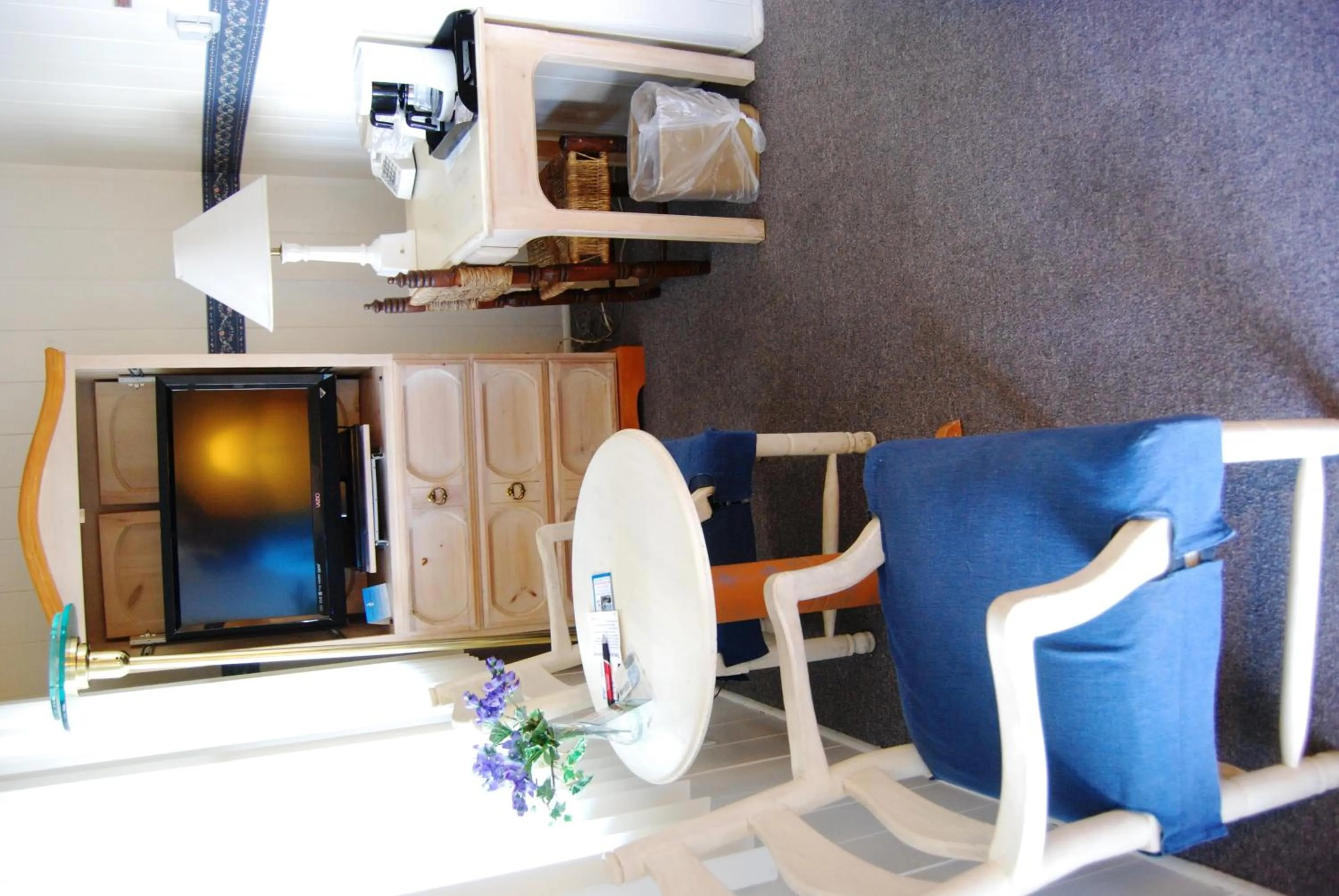 TV and multimedia in Redwood Motel