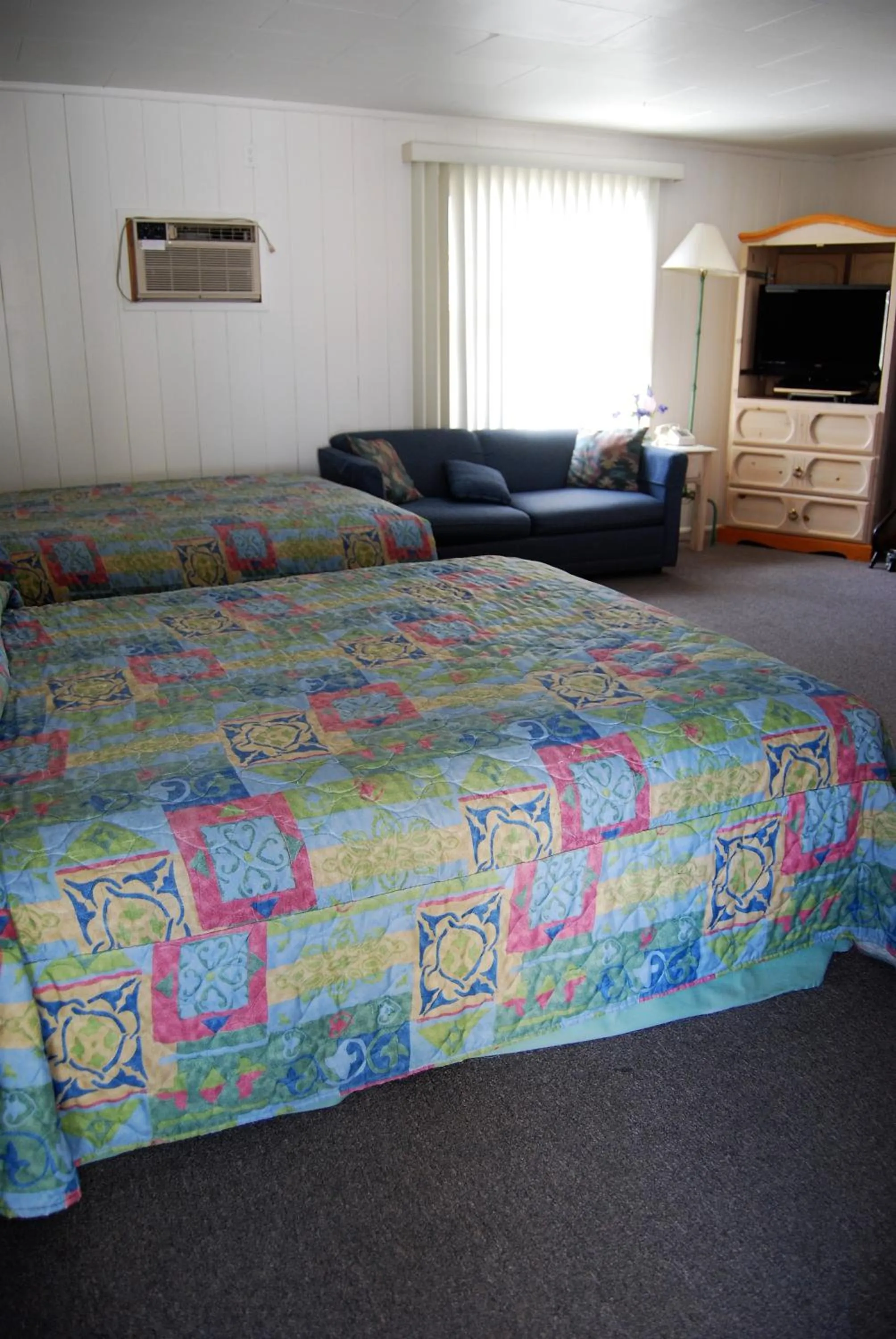 Decorative detail in Redwood Motel