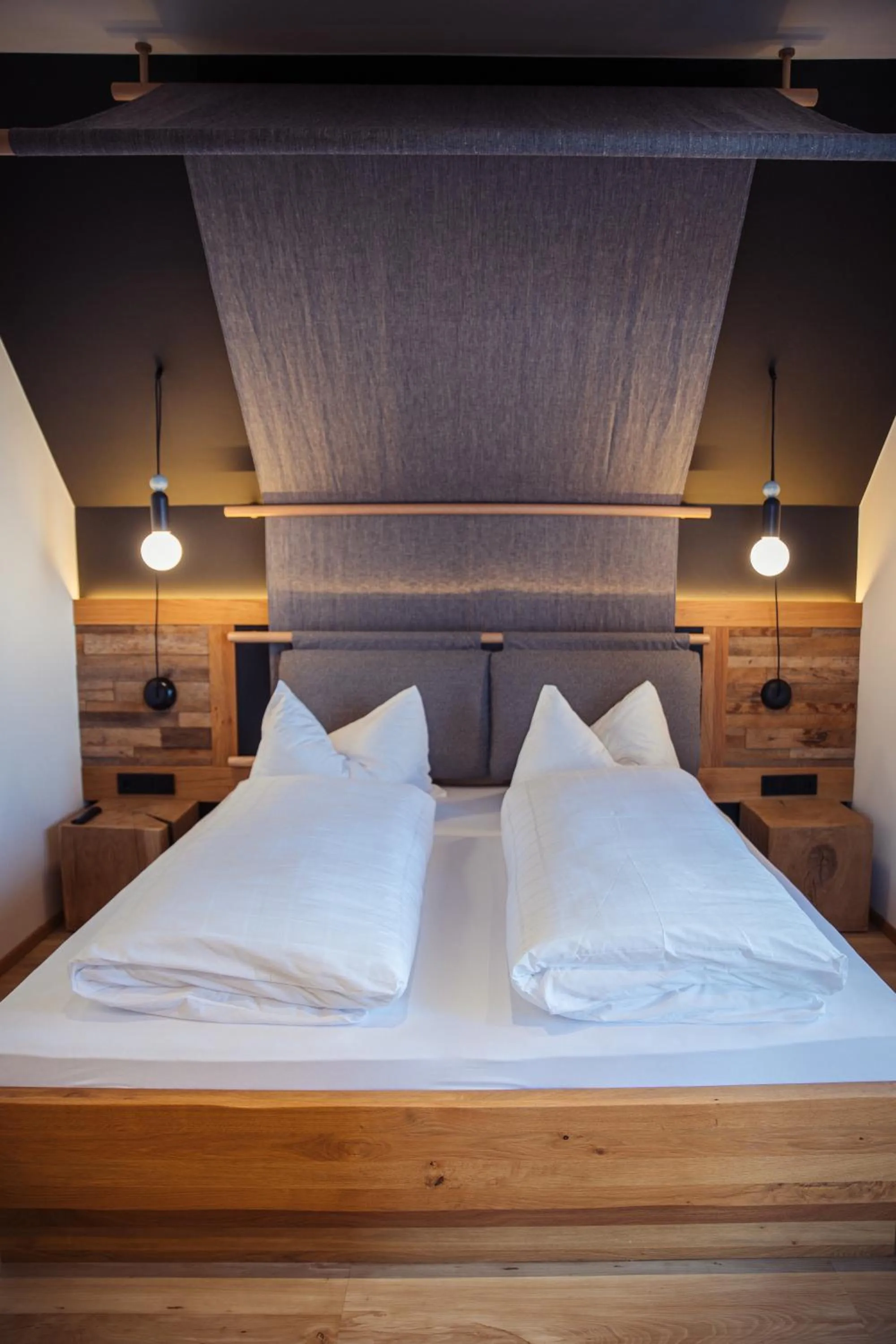 Bedroom, Bed in Gmundnerberghaus - ROOMS