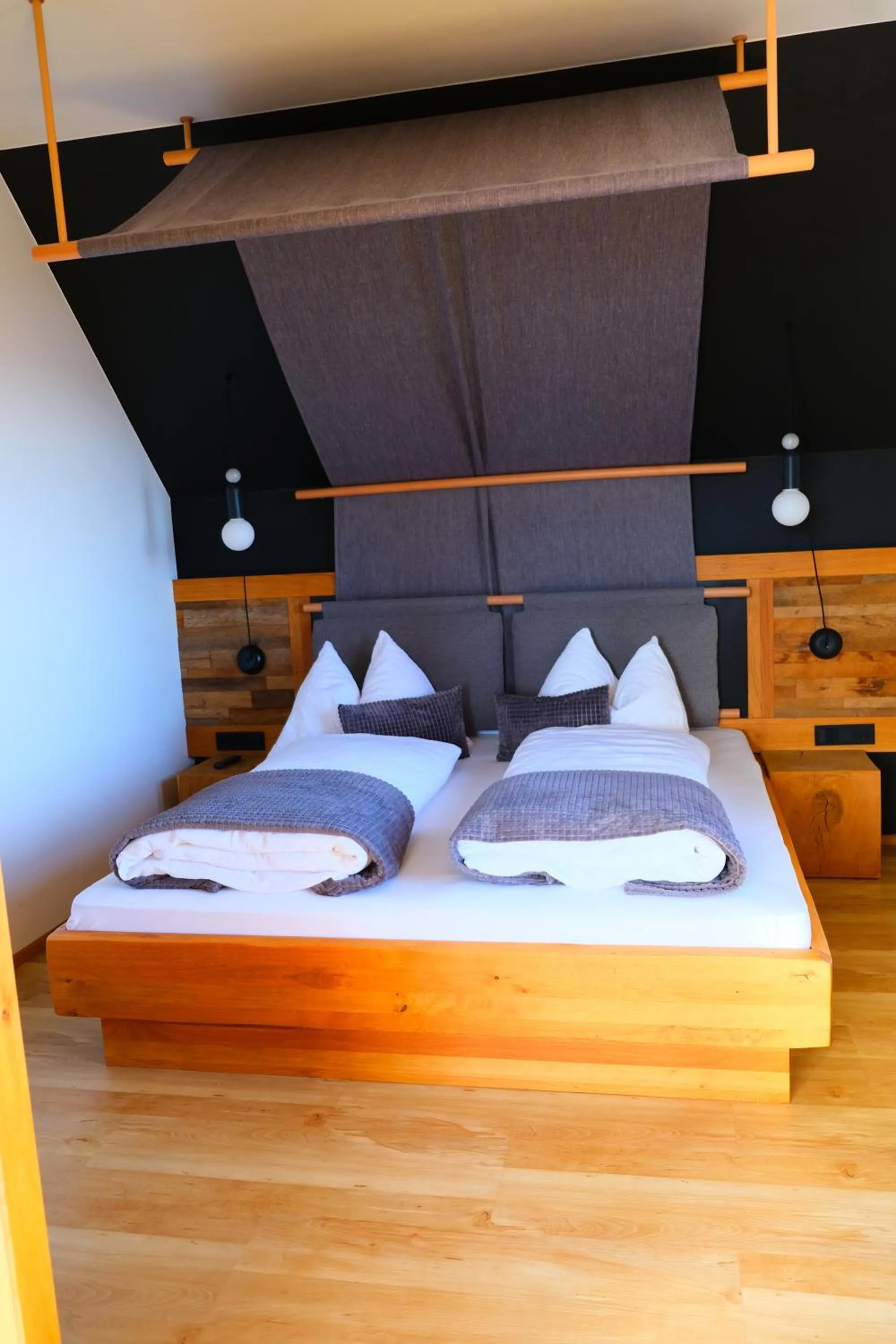 Bed in Gmundnerberghaus - ROOMS