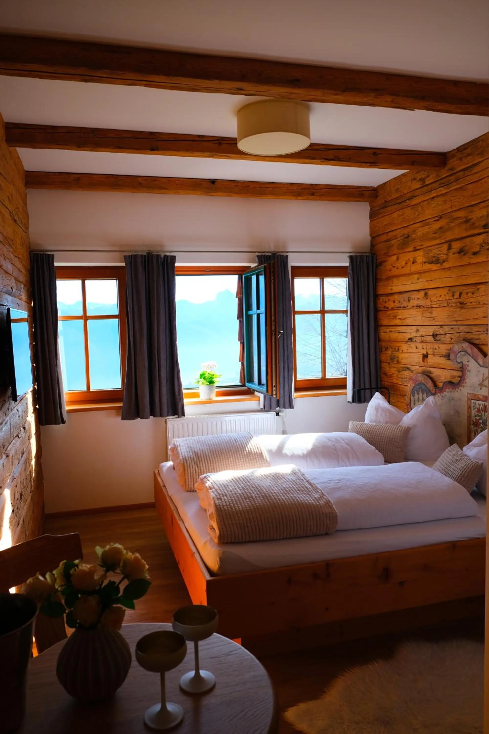 Photo of the whole room, Bed in Gmundnerberghaus - ROOMS