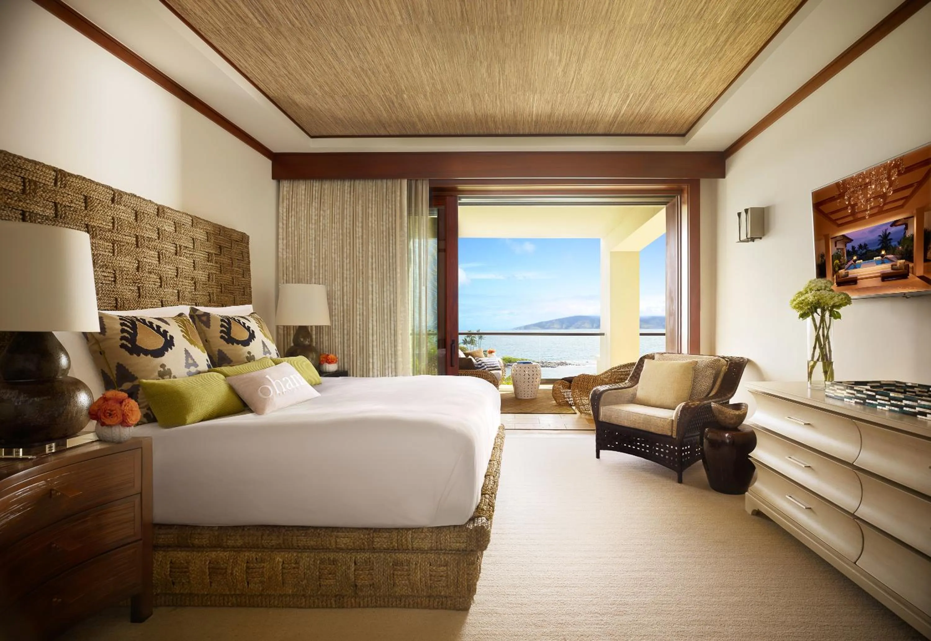 Bedroom, Bed in Montage Kapalua Bay