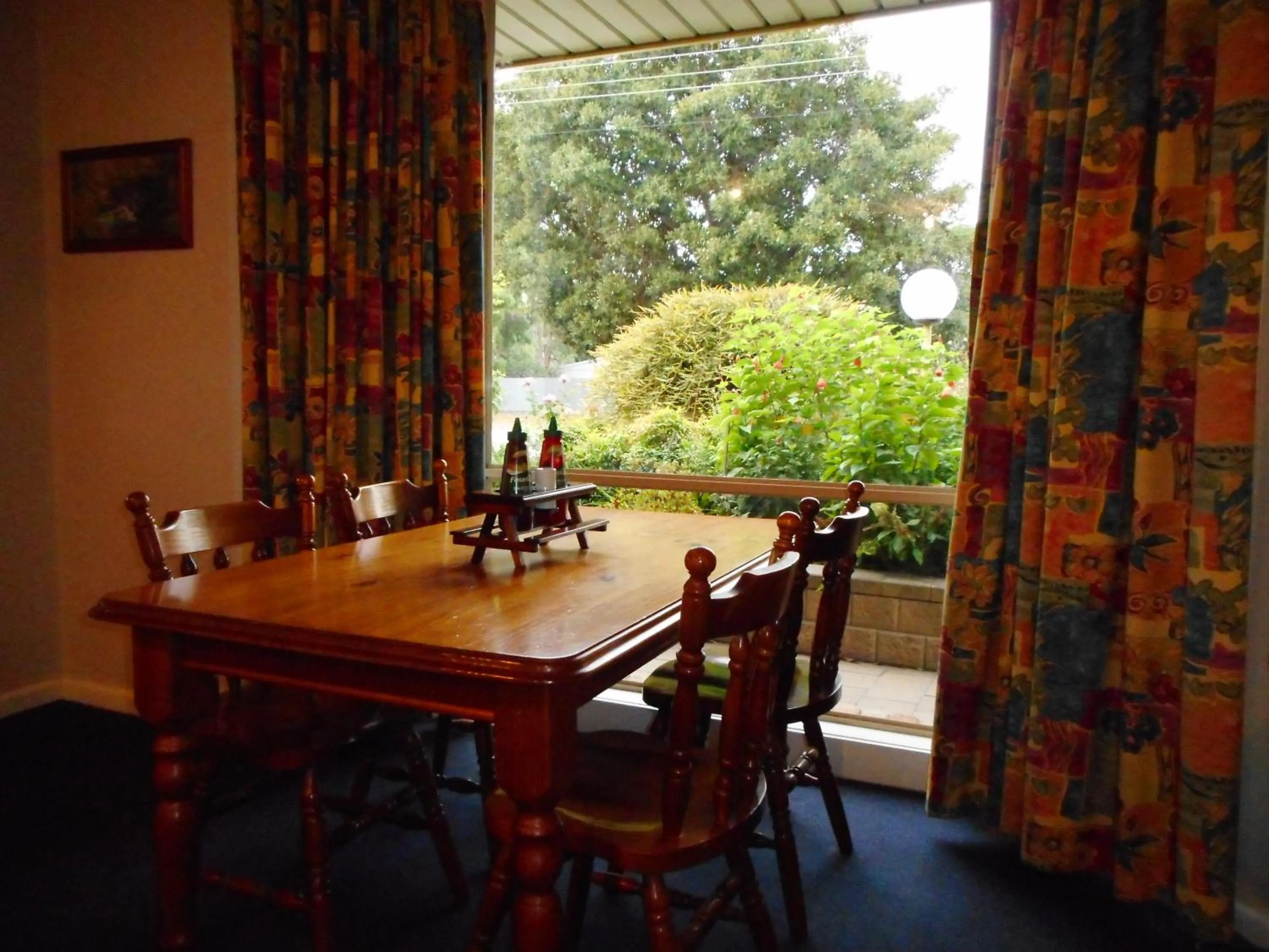 Dining area in Acacia Rose Motor Inn
