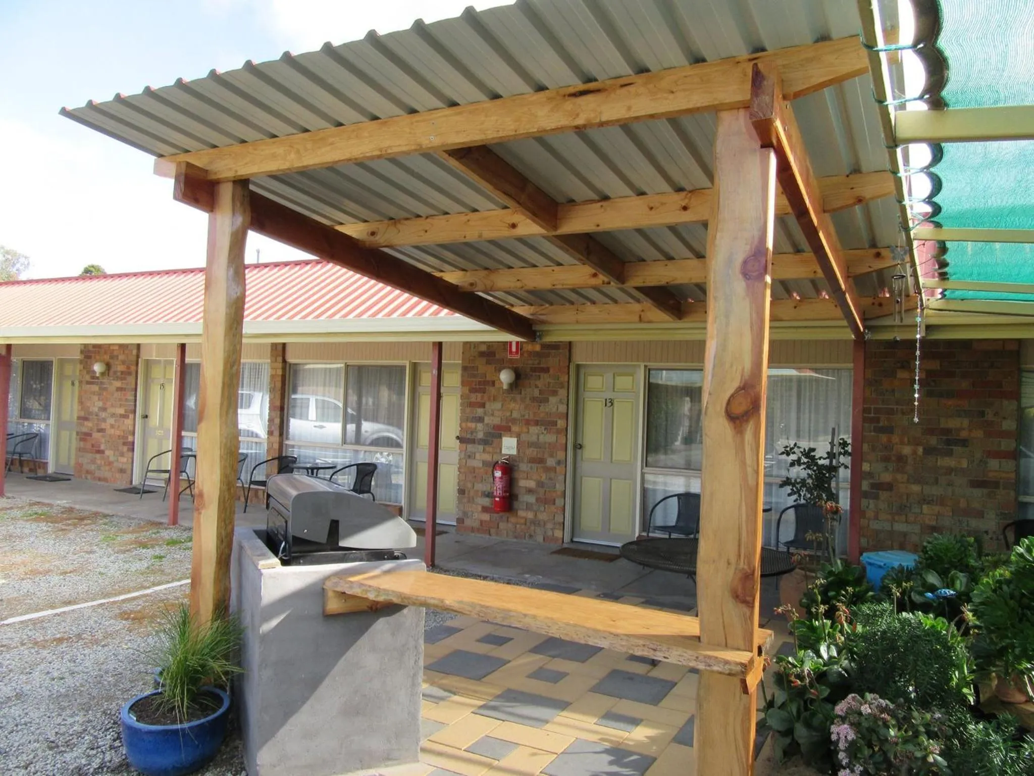 BBQ facilities in Acacia Rose Motor Inn