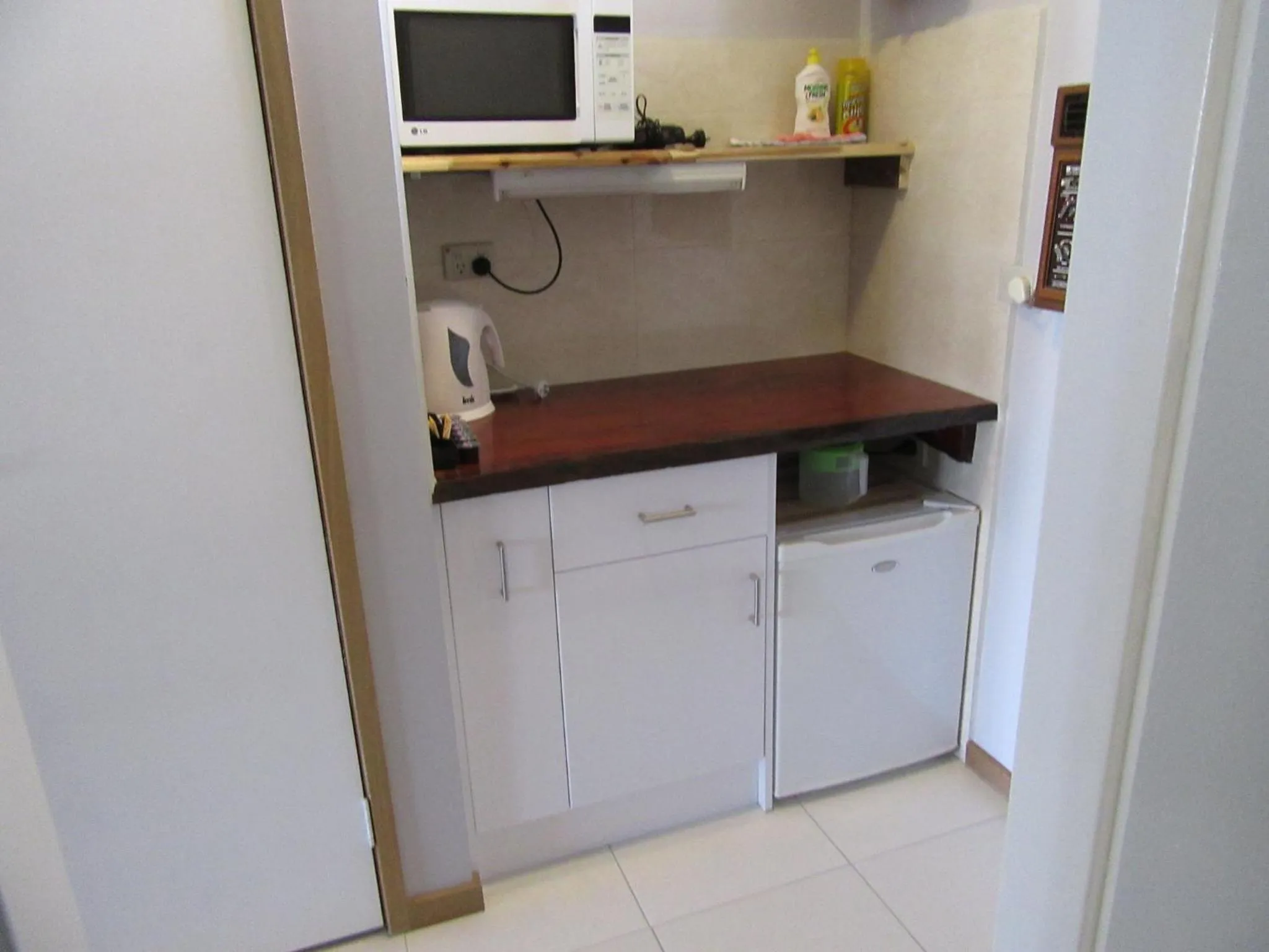 Coffee/tea facilities in Acacia Rose Motor Inn