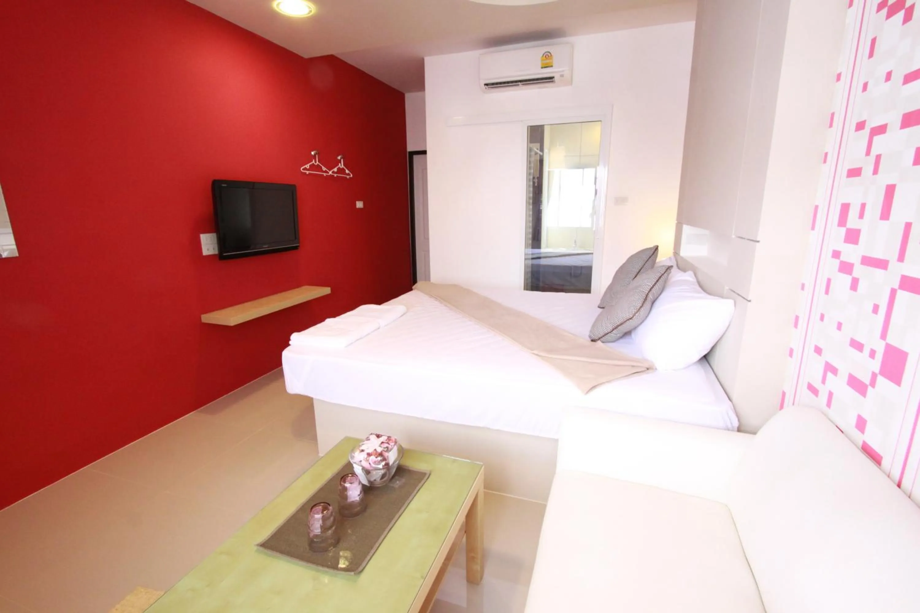 Photo of the whole room, Bed in Bearing26 Hotel