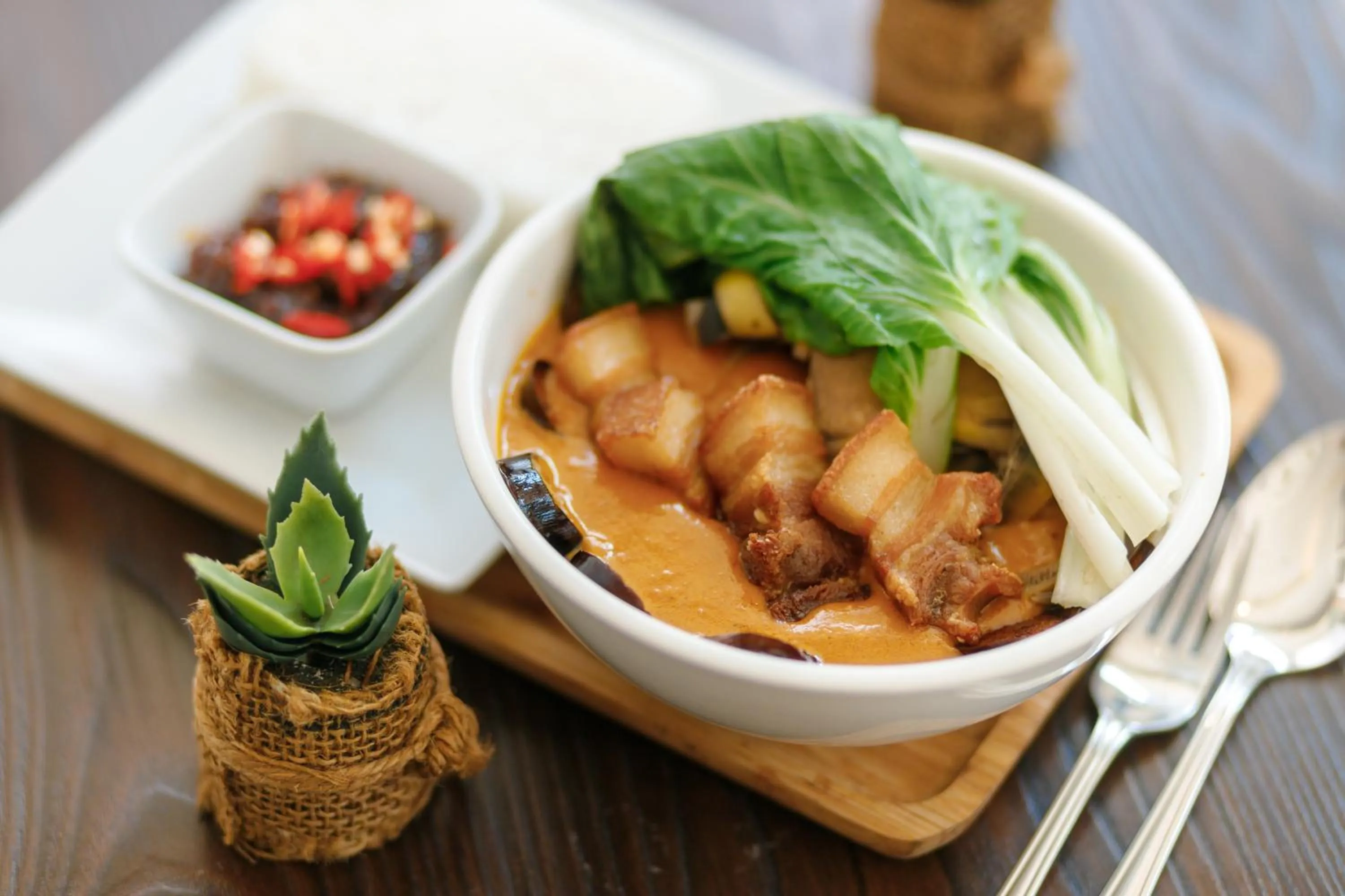 Restaurant/places to eat in Regency Grand Suites