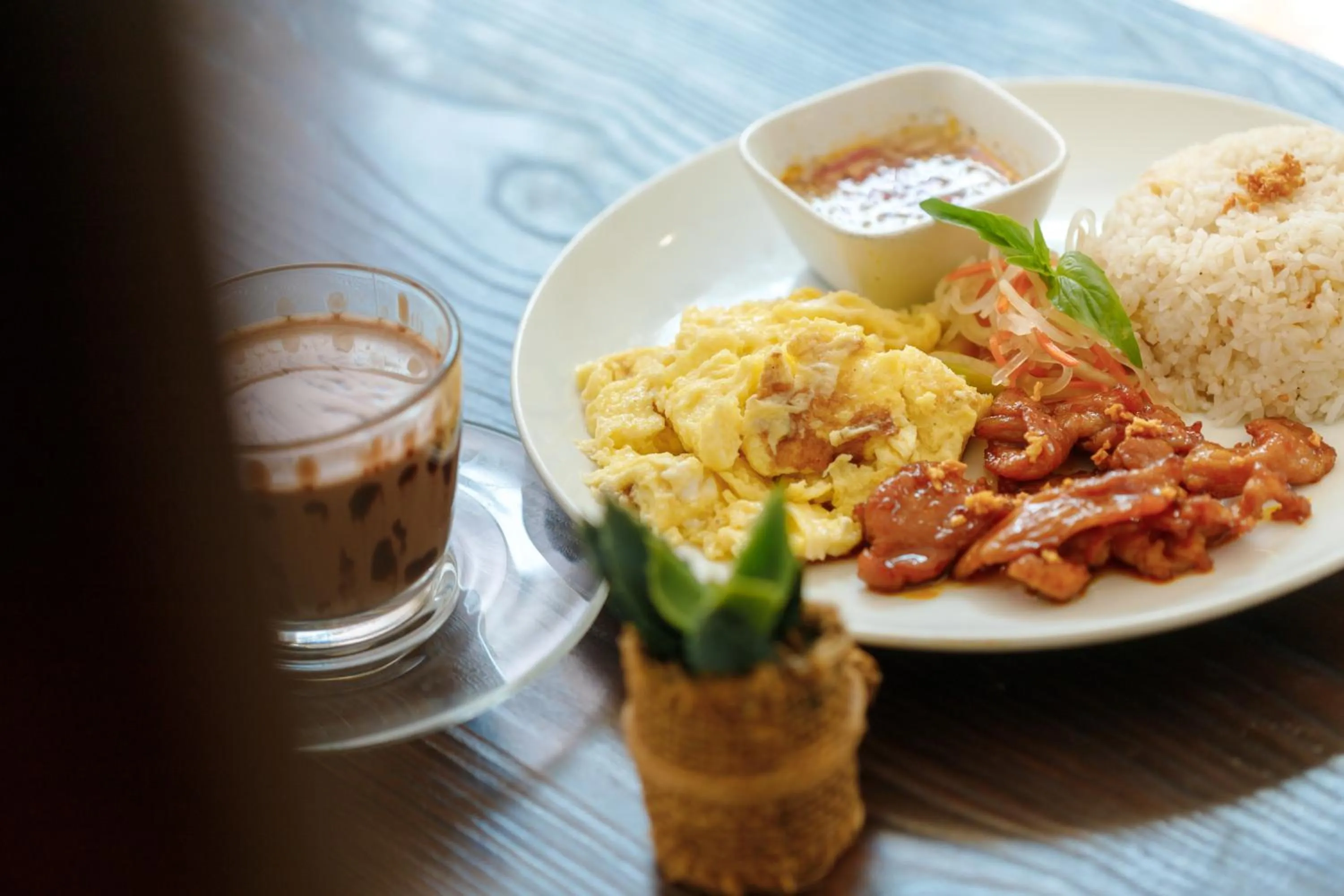 Restaurant/places to eat in Regency Grand Suites