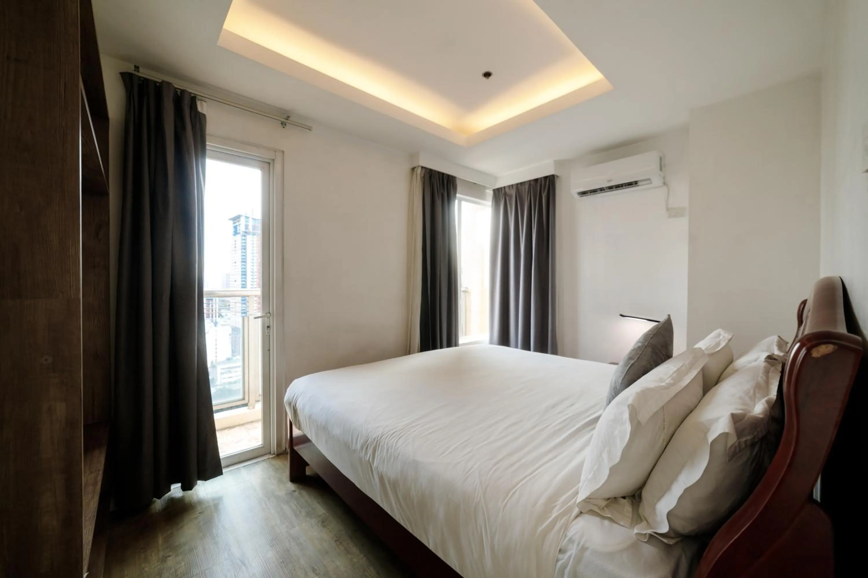 Bedroom, Bed in Regency Grand Suites