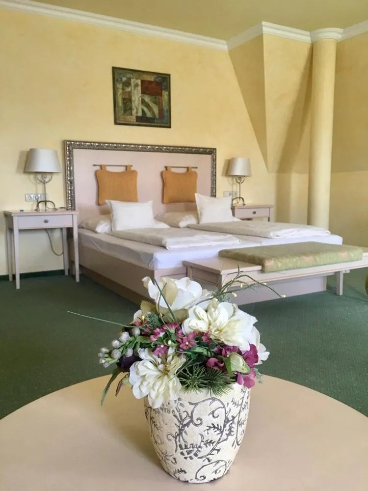 Bed in Hétkúti Wellness Hotel