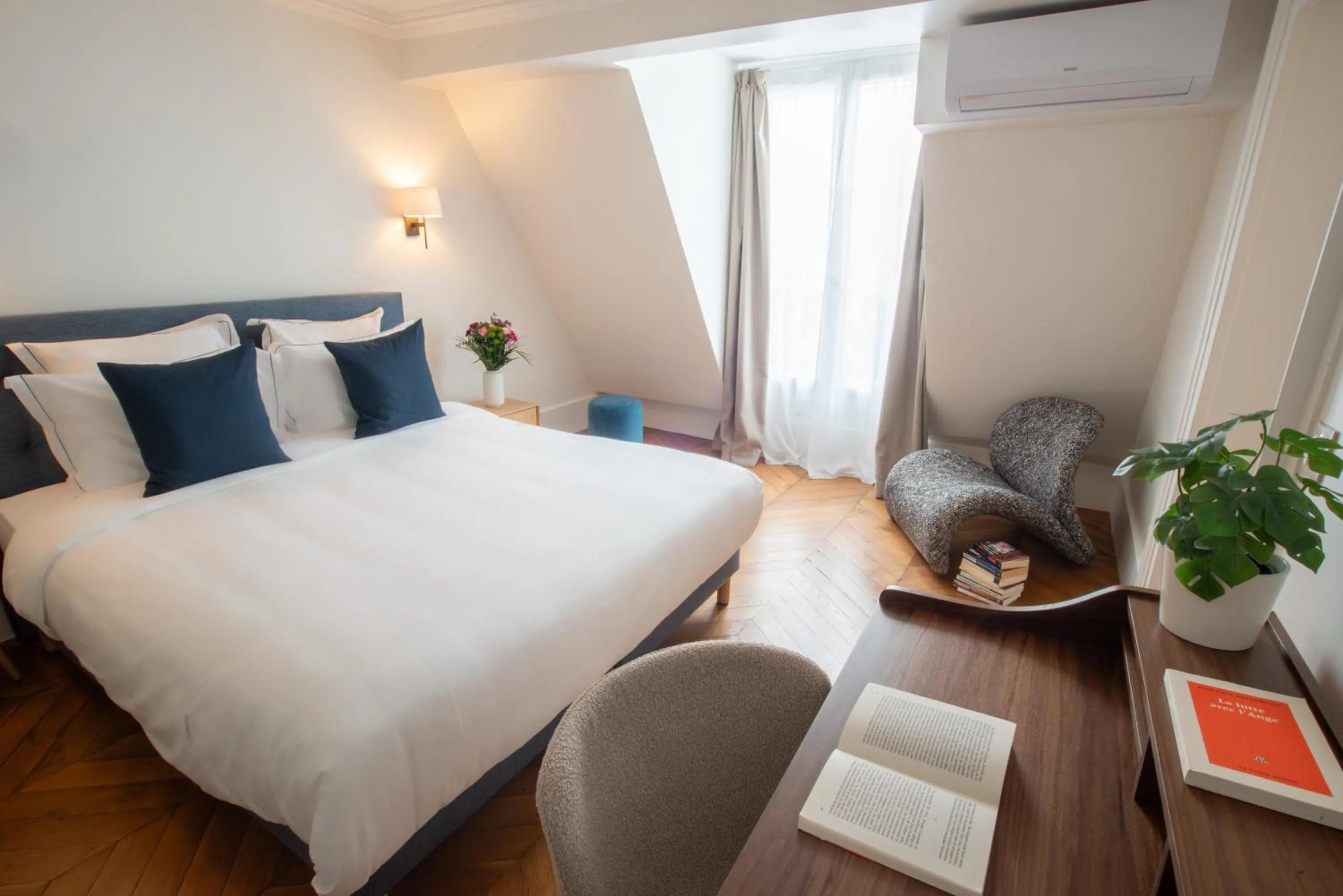 Bed in Quartier Libre Madeleine