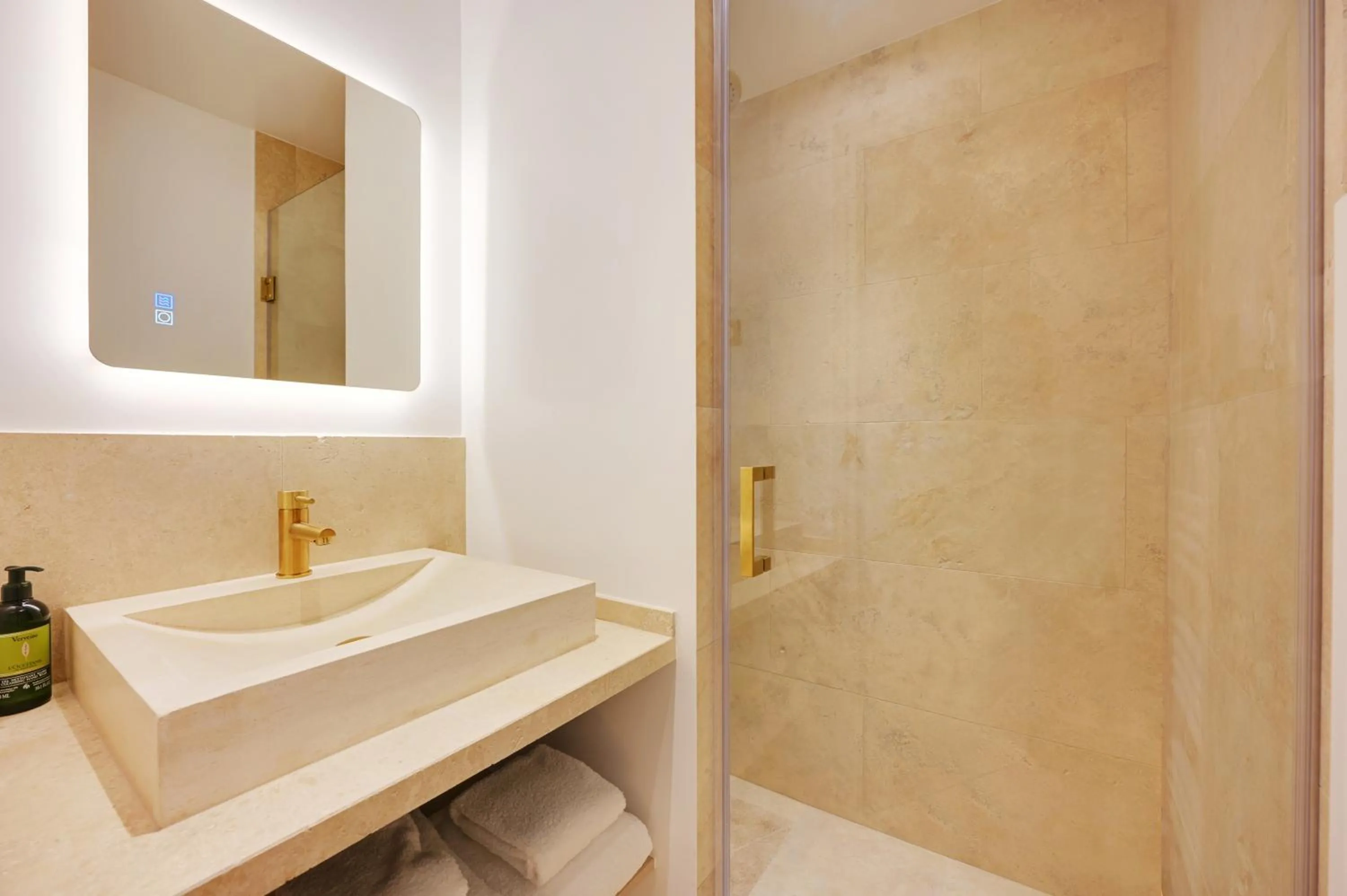 Bathroom in Quartier Libre Madeleine