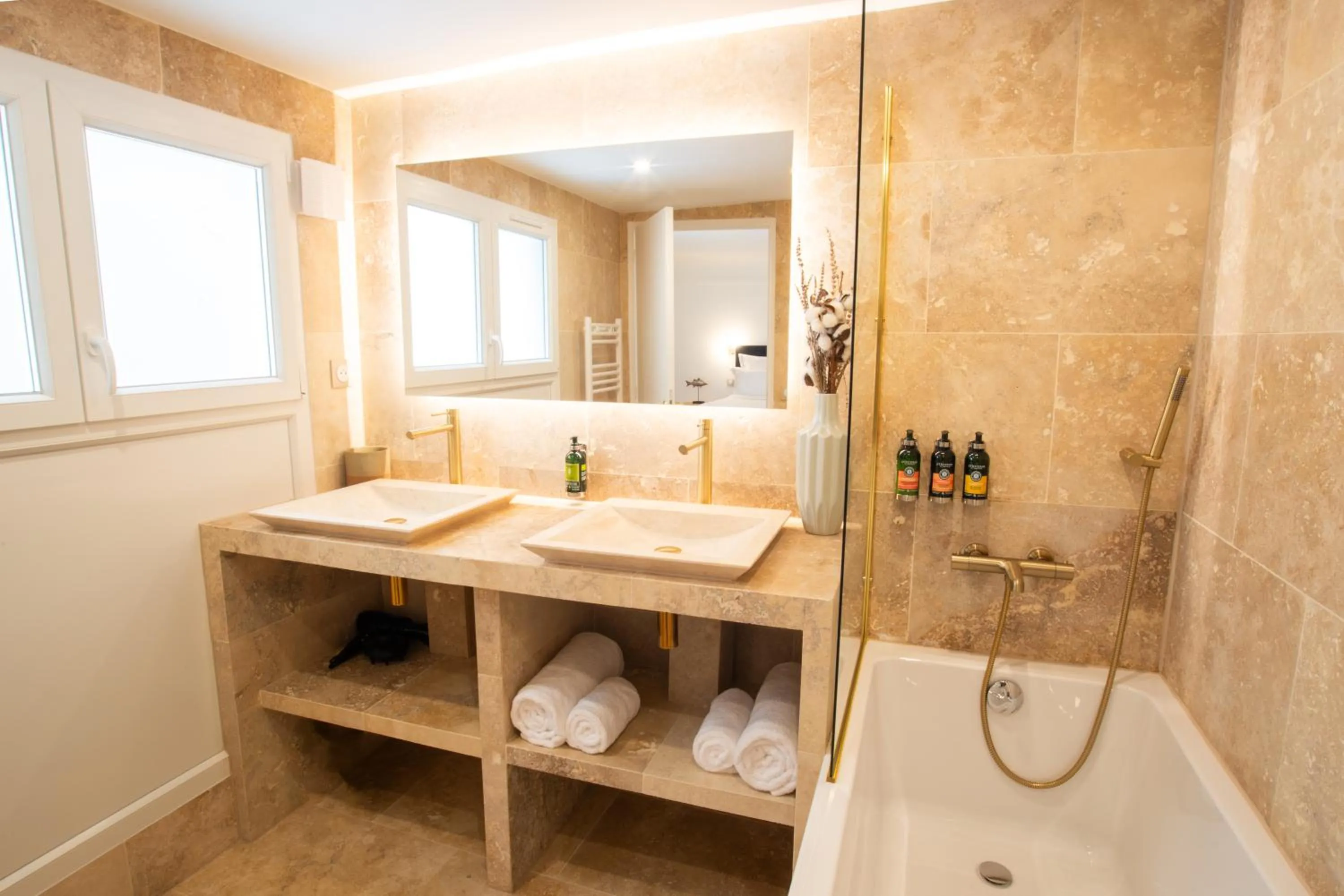 Bathroom in Quartier Libre Madeleine