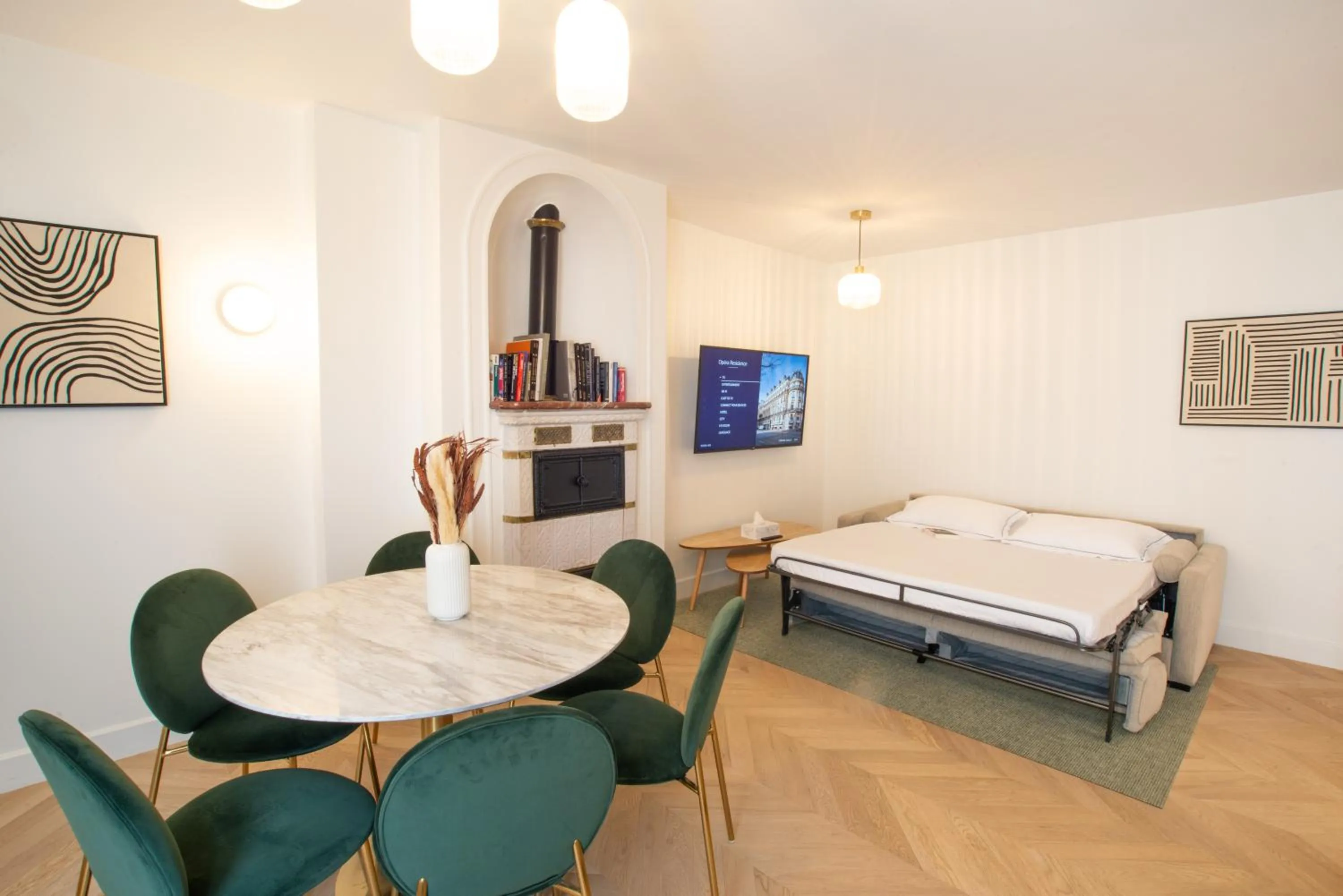 Living room, Bed in Quartier Libre Madeleine