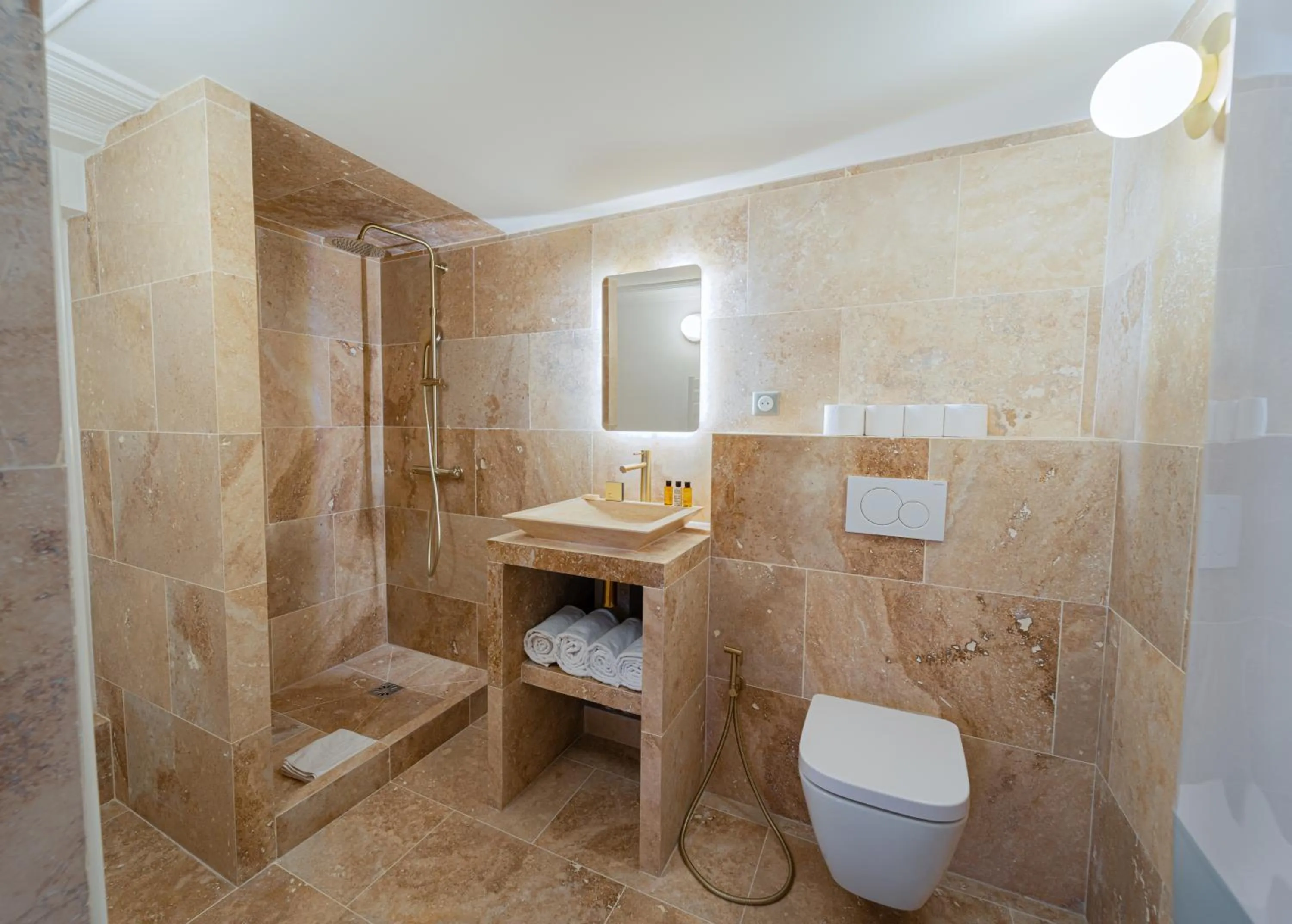 Bathroom in Quartier Libre Madeleine