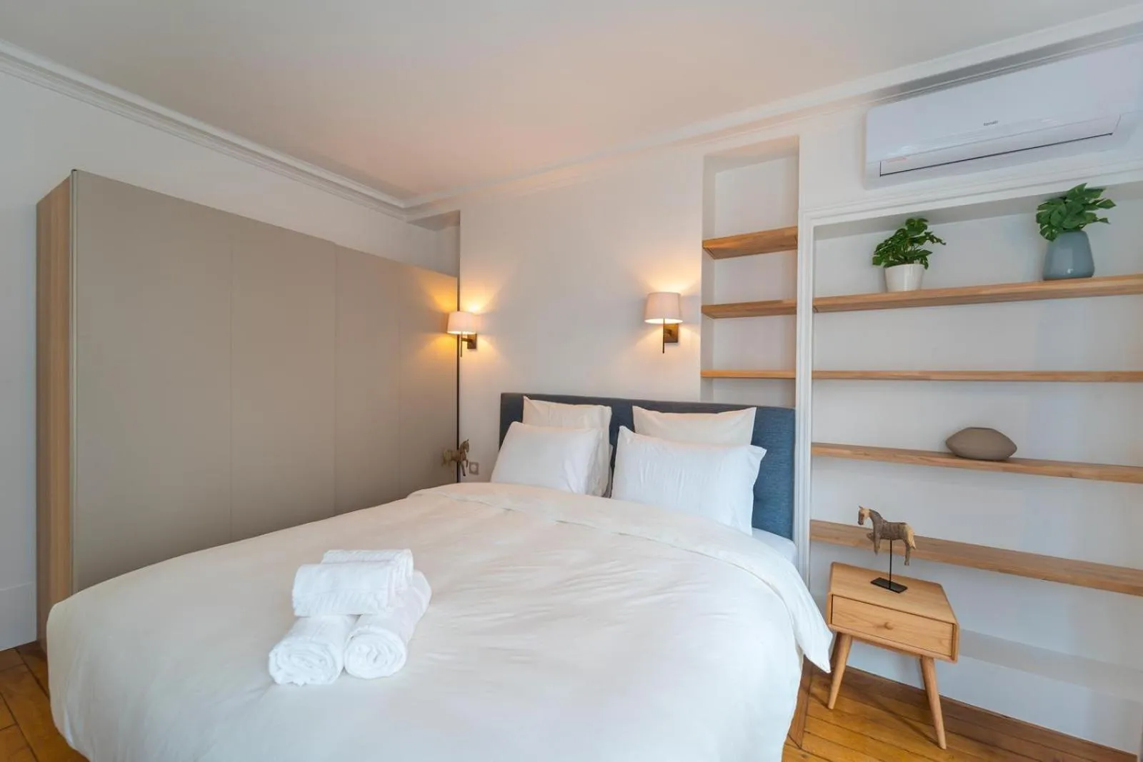 Bed in Quartier Libre Madeleine