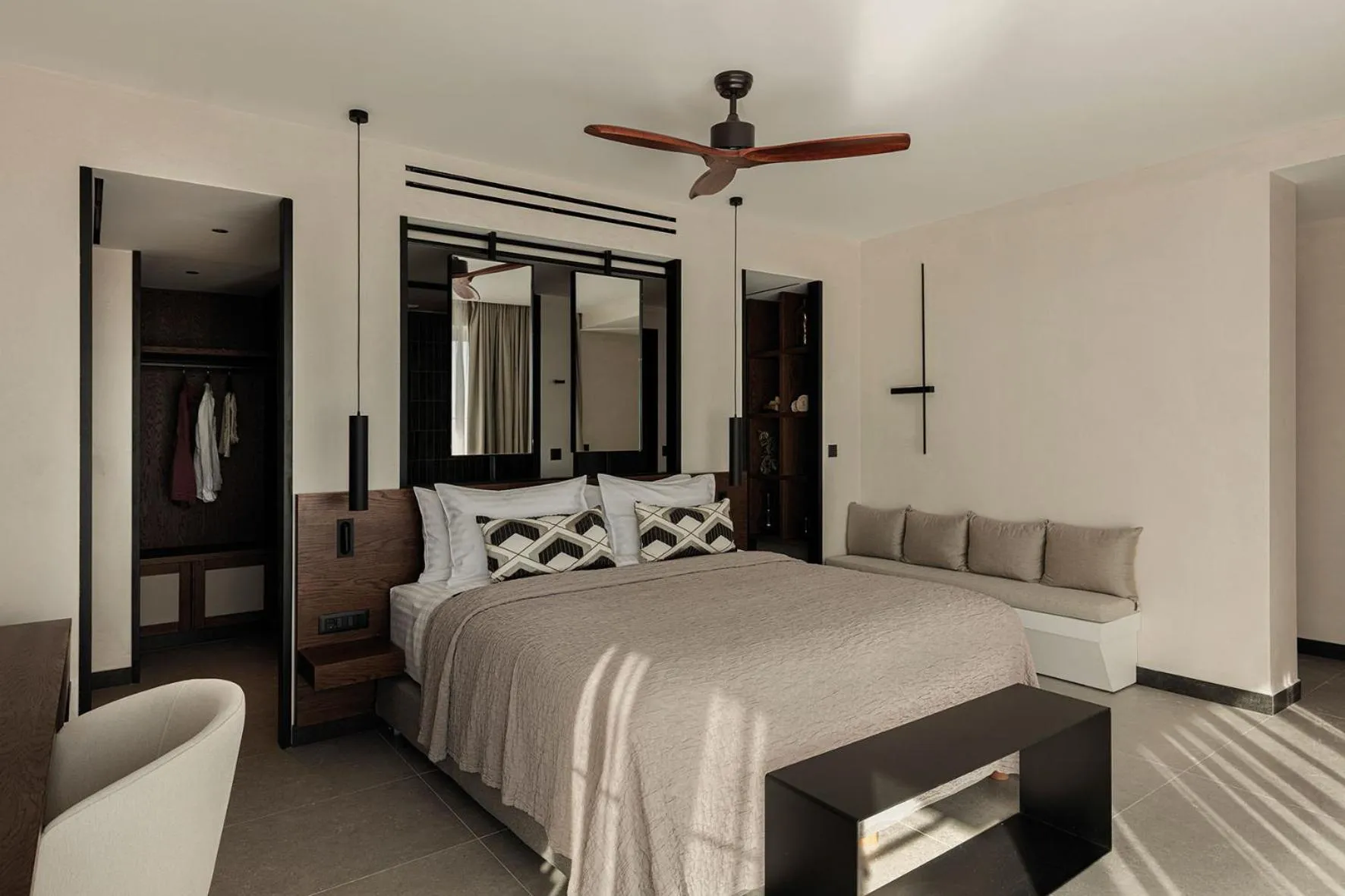 Property building, Bed in King Jason Zante – Designed for Adults