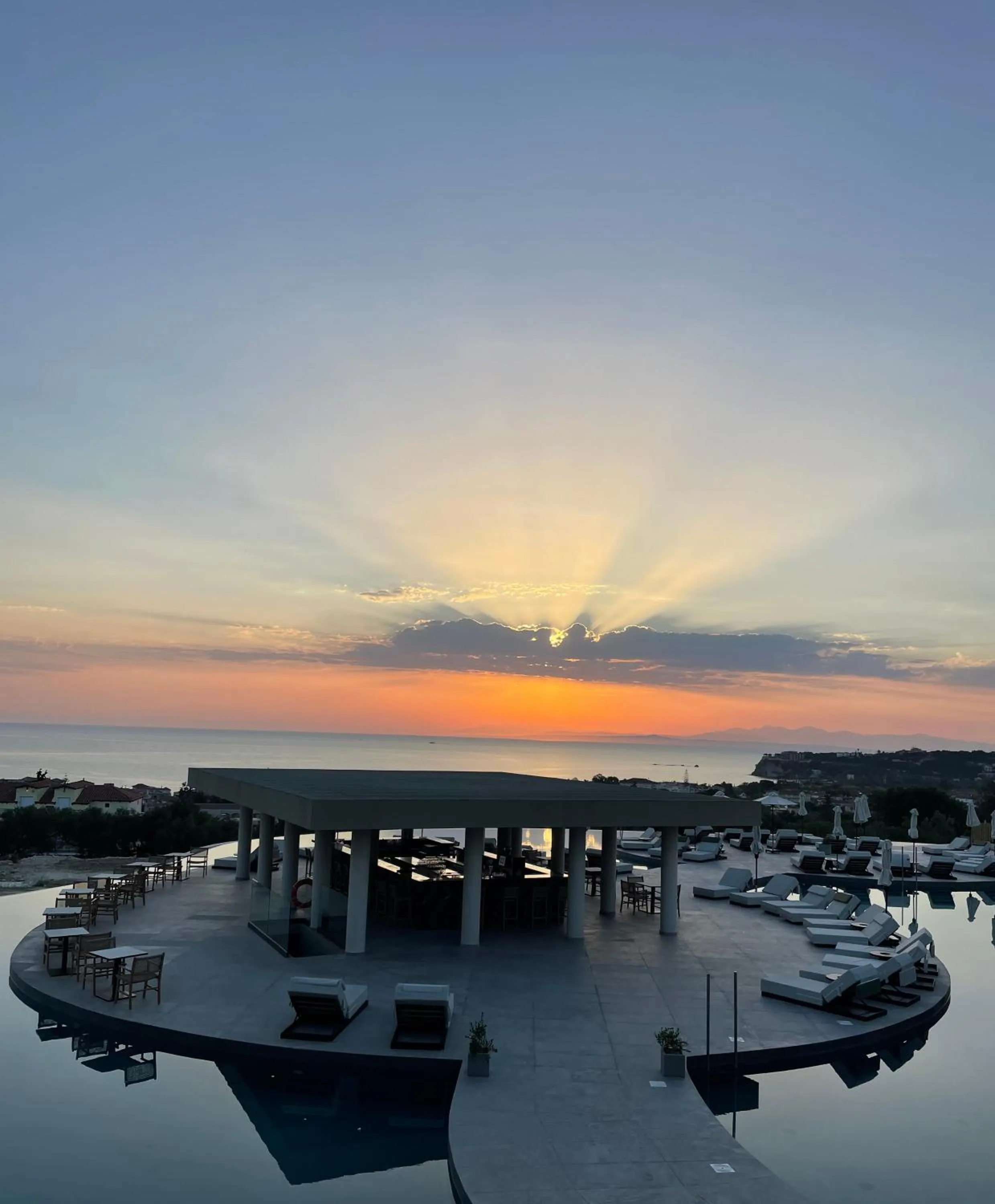 Swimming pool in King Jason Zante – Designed for Adults