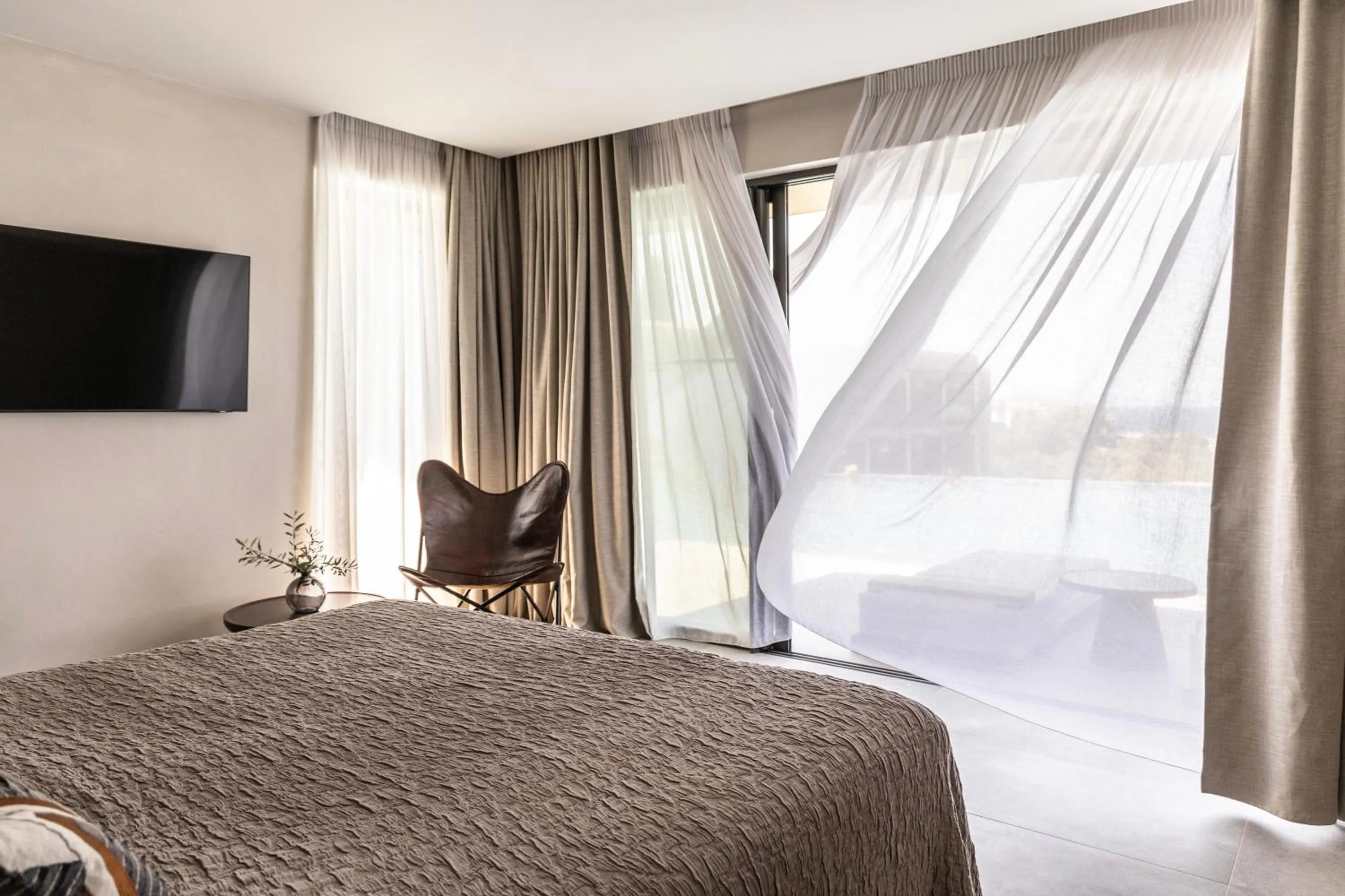 Bedroom, Bed in King Jason Zante – Designed for Adults