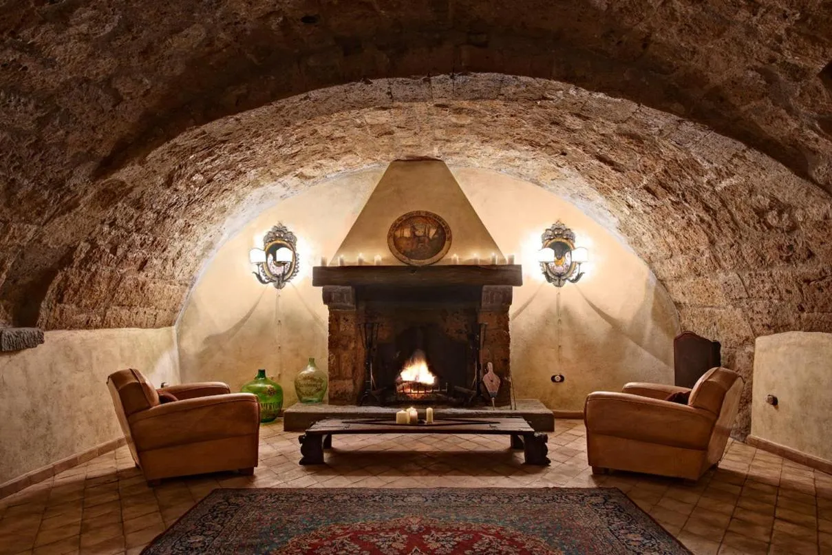 Communal lounge/ TV room in Corte della Maestà Antica Residenza