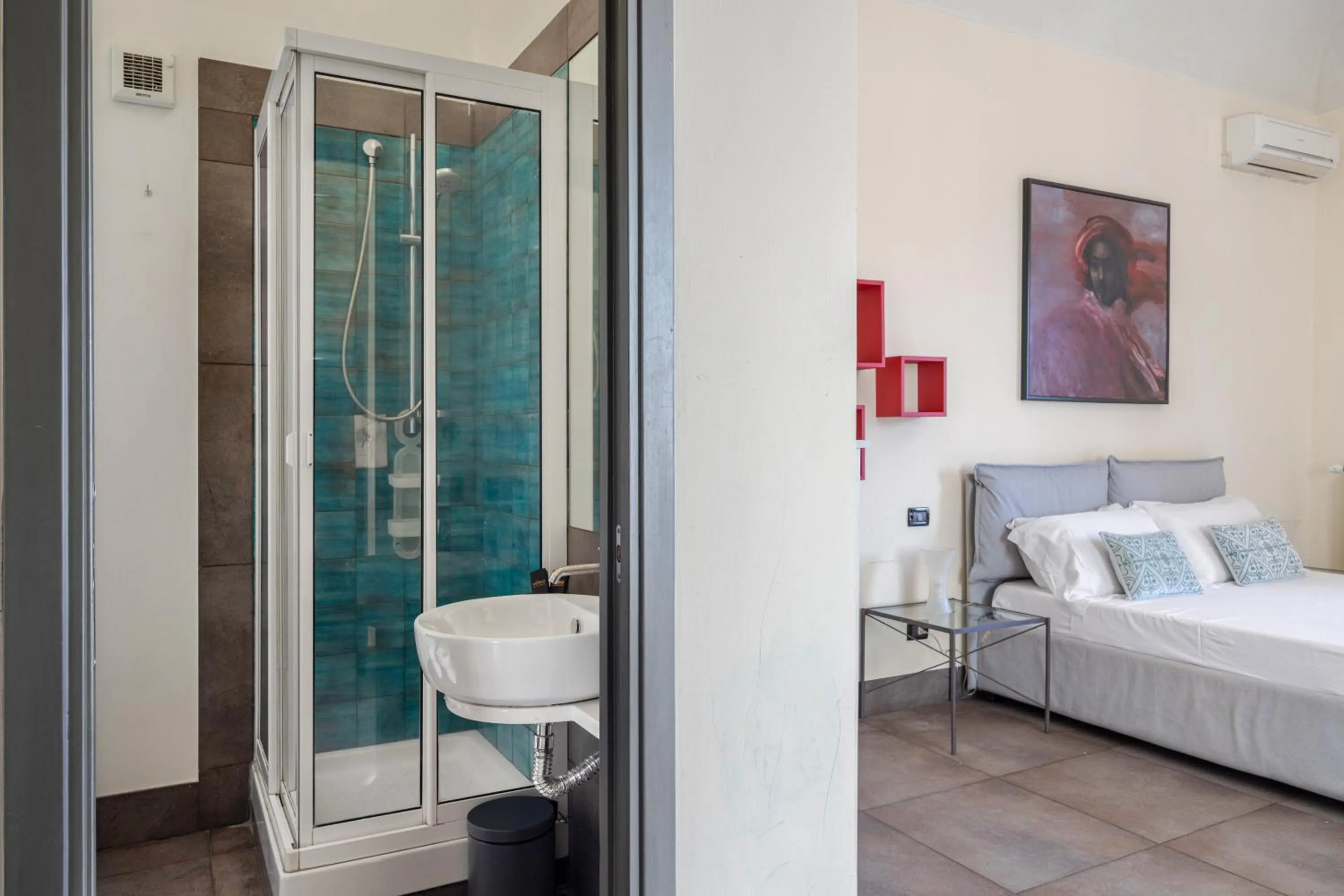 Shower, Bed in B&B Sant'Agostino